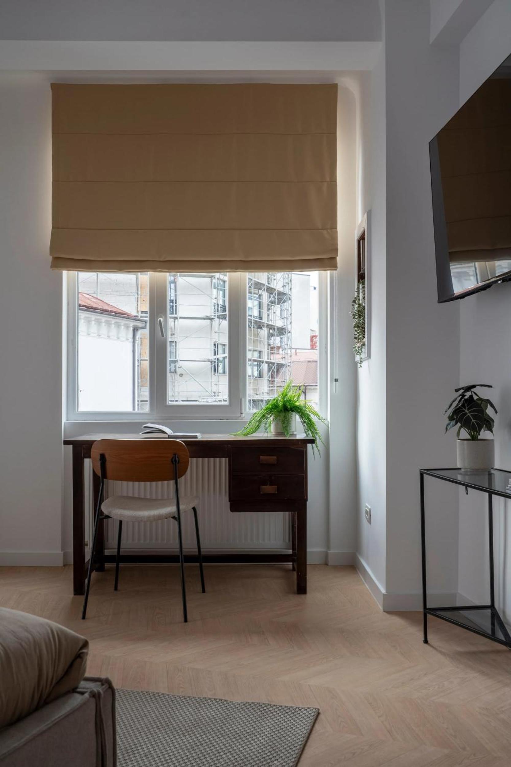 Full-Floor 2-Bedroom Apartment with Balconies - Prime Location near Calea Victoriei