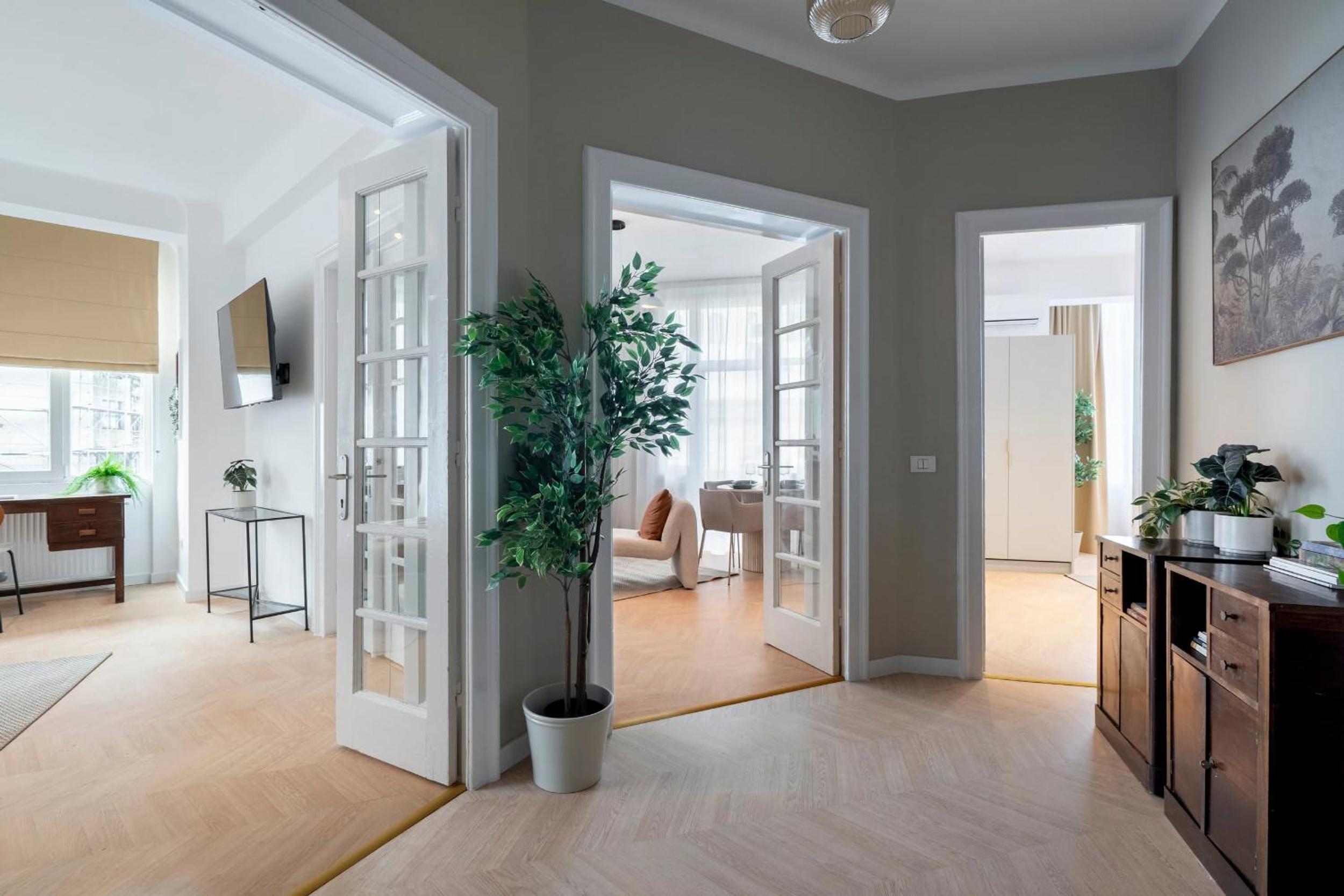 Full-Floor 2-Bedroom Apartment with Balconies - Prime Location near Calea Victoriei
