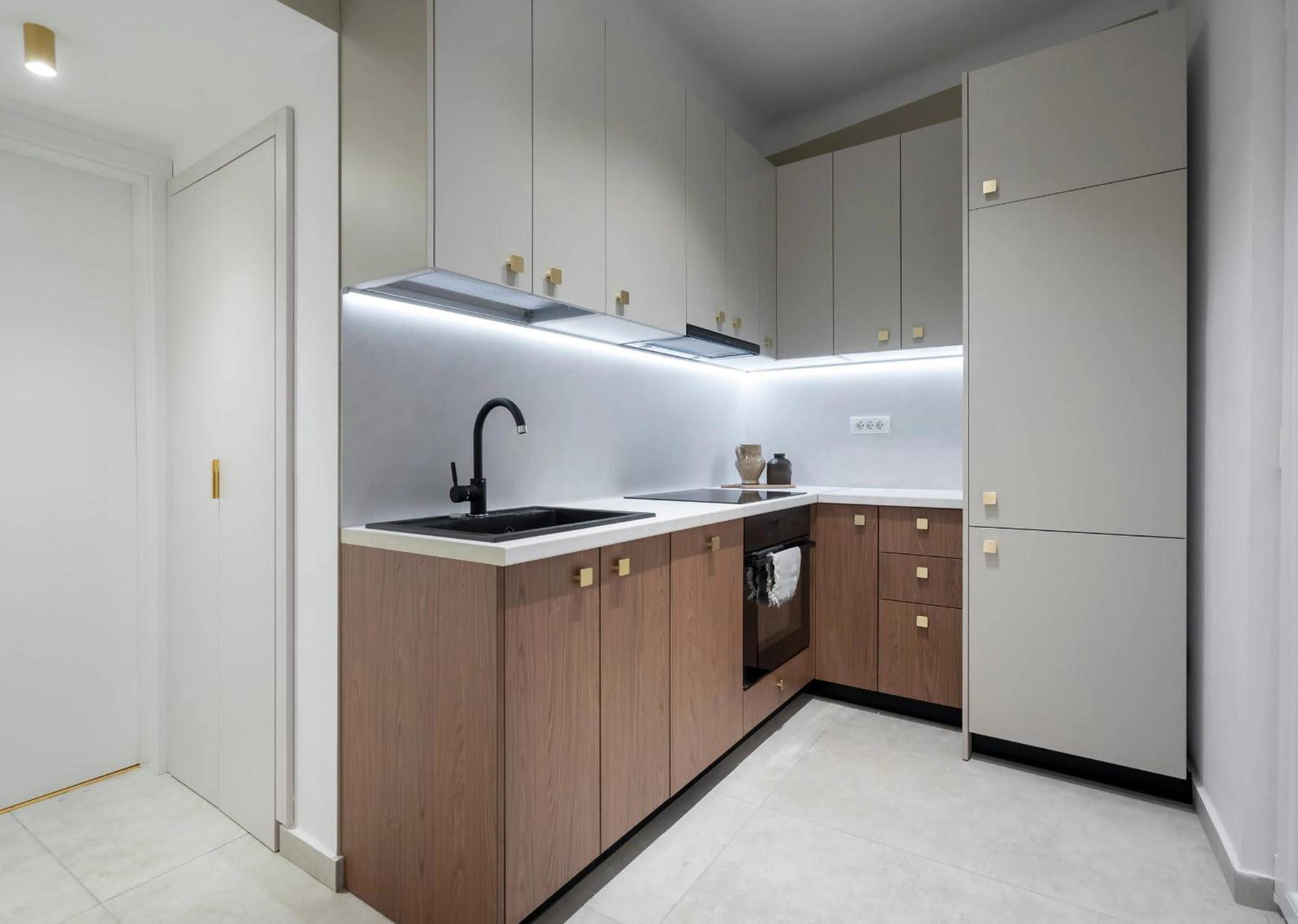 Full-Floor 2-Bedroom Apartment with Balconies - Prime Location near Calea Victoriei