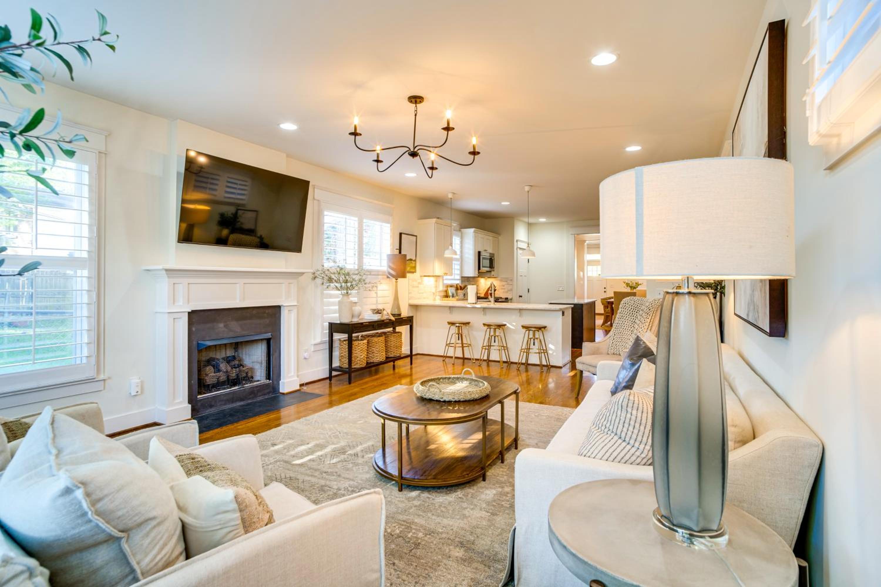 Walk to 12 South Getaway with Outdoor Dining!