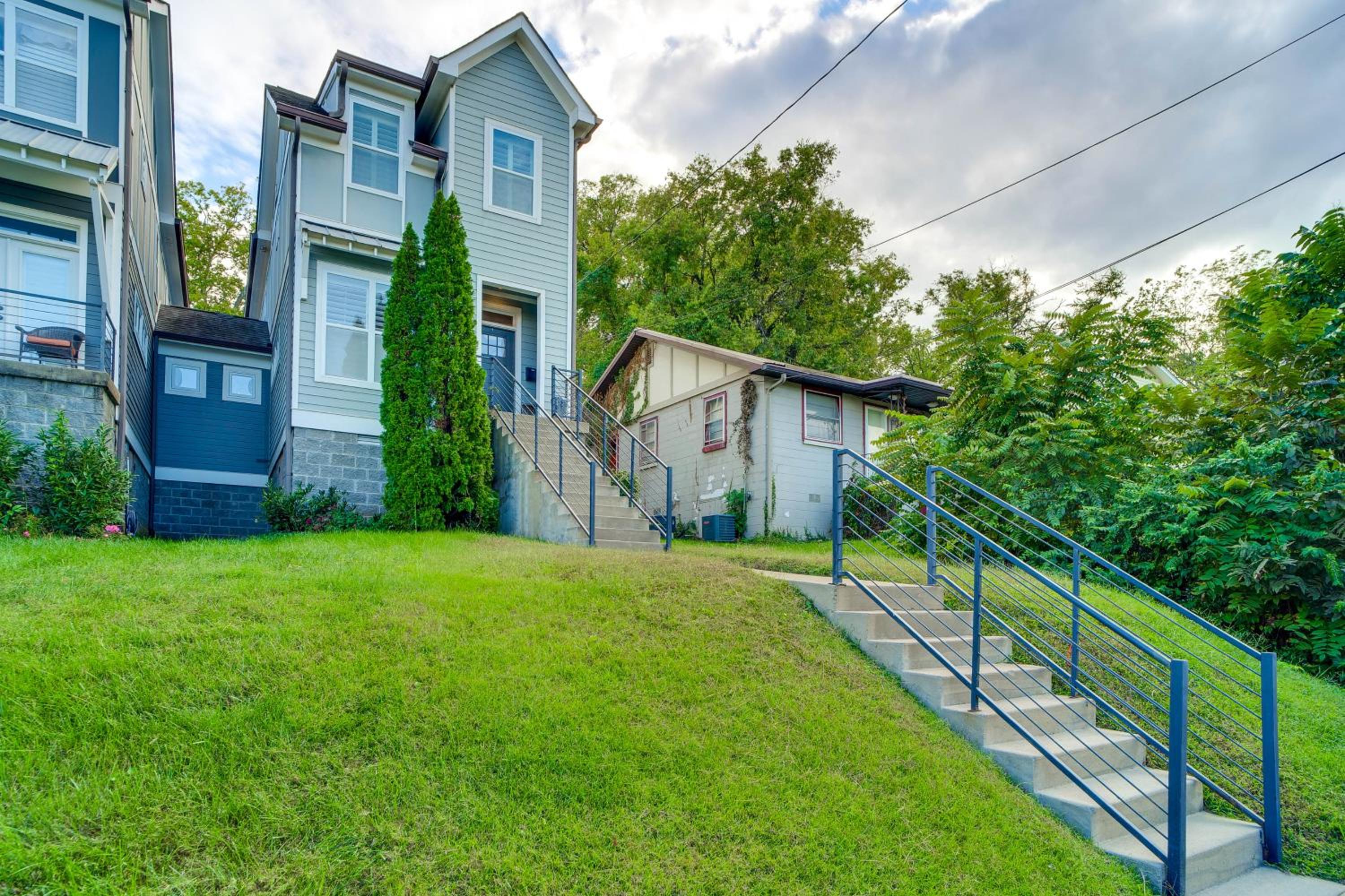 Walk to 12 South Getaway with Outdoor Dining!