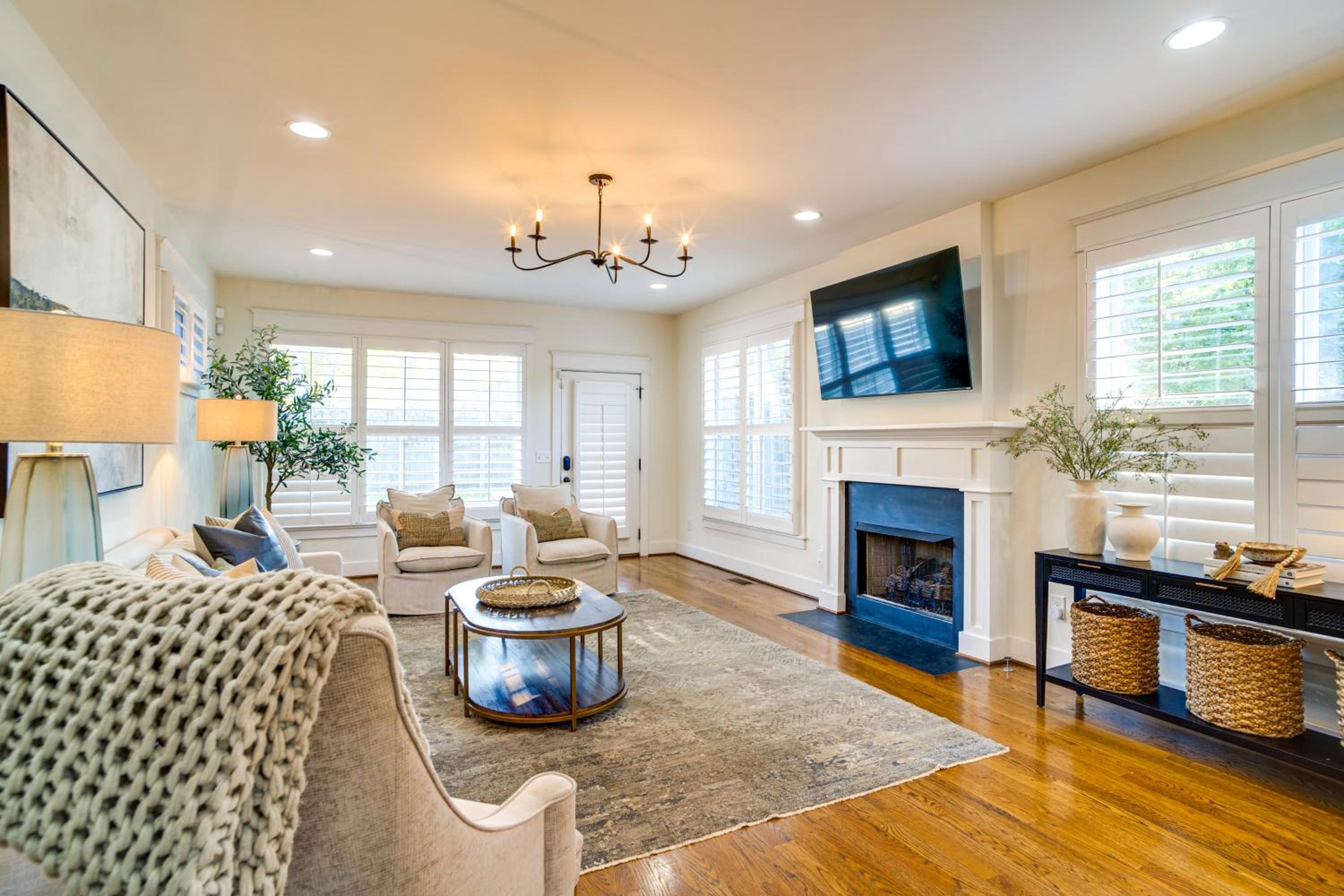 Walk to 12 South Getaway with Outdoor Dining!