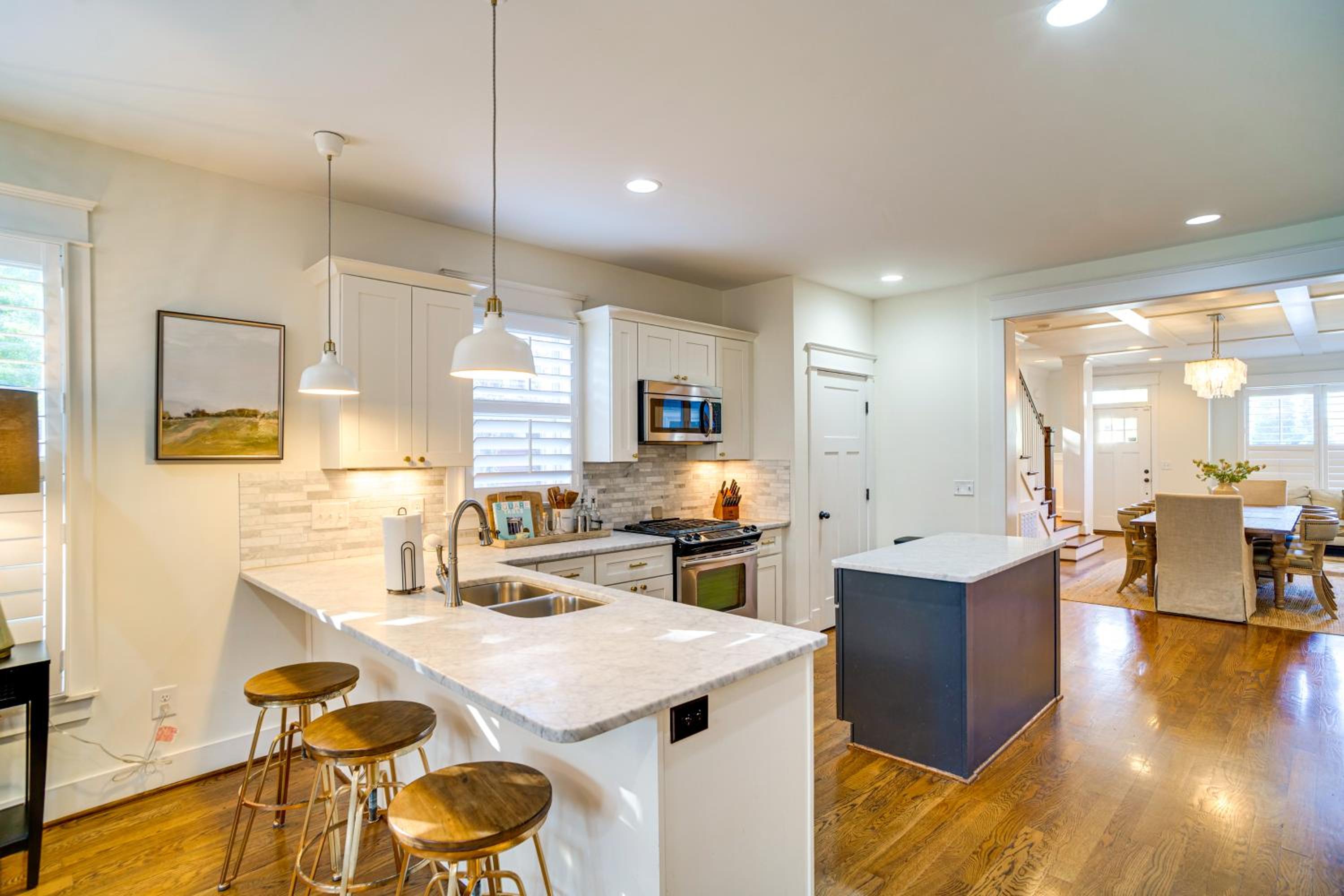 Walk to 12 South Getaway with Outdoor Dining!
