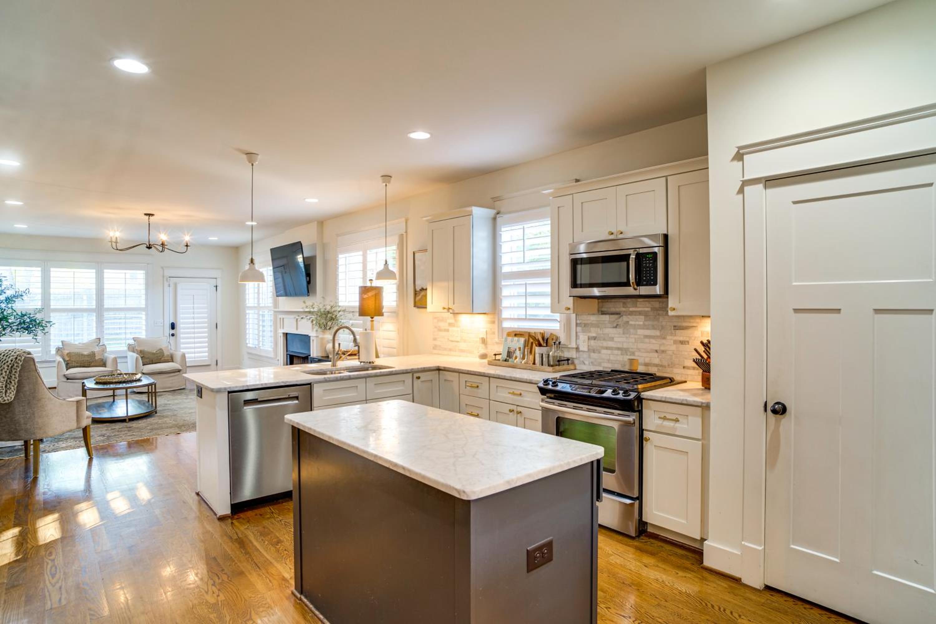 Walk to 12 South Getaway with Outdoor Dining!
