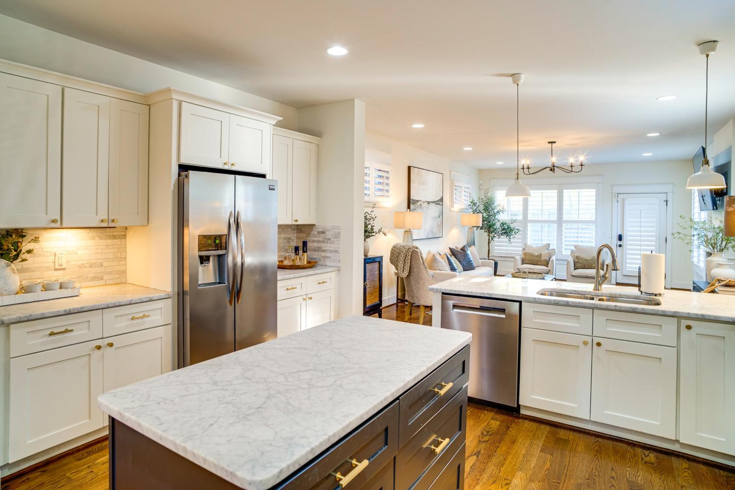 Walk to 12 South Getaway with Outdoor Dining!