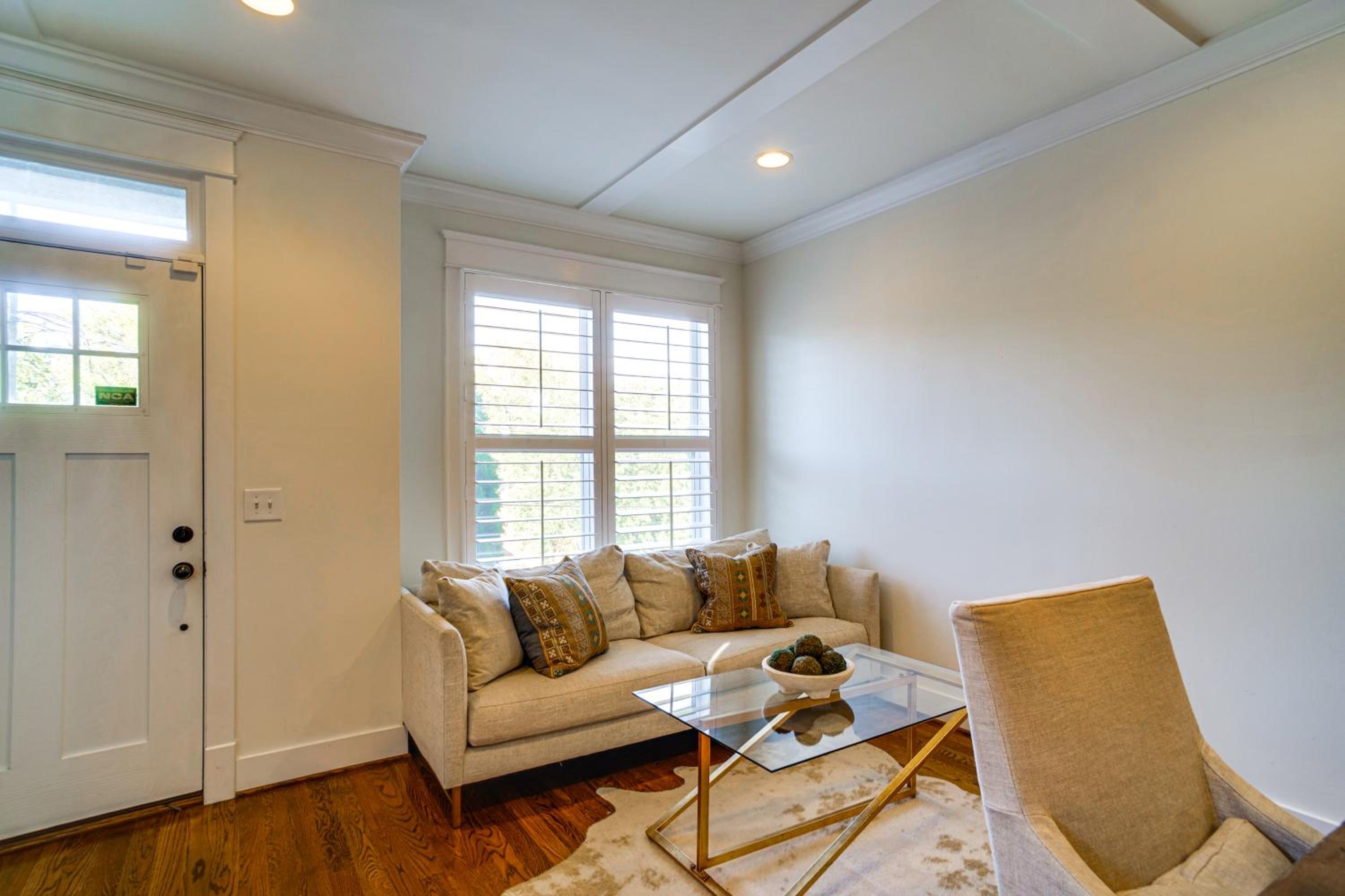 Walk to 12 South Getaway with Outdoor Dining!