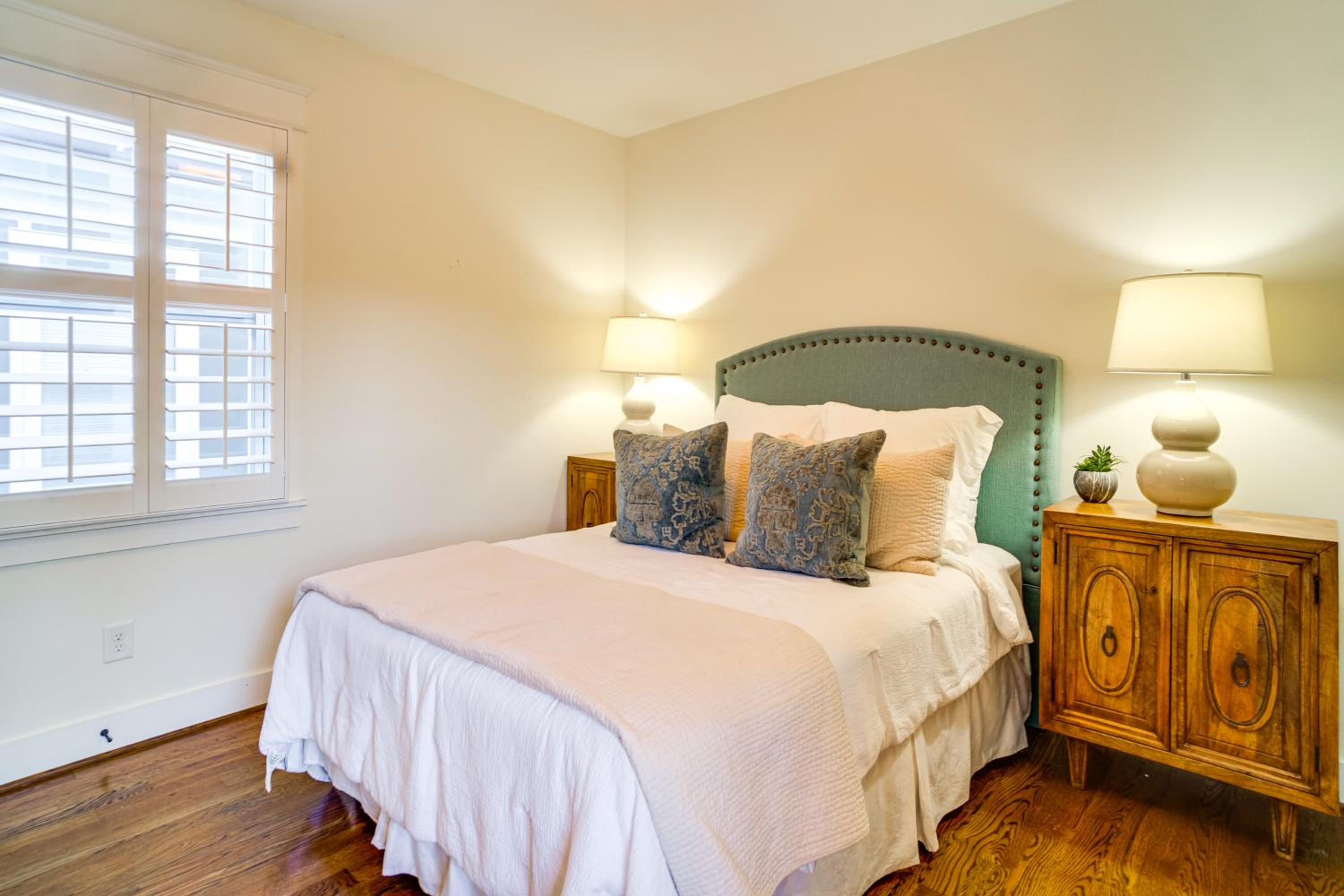 Walk to 12 South Getaway with Outdoor Dining!