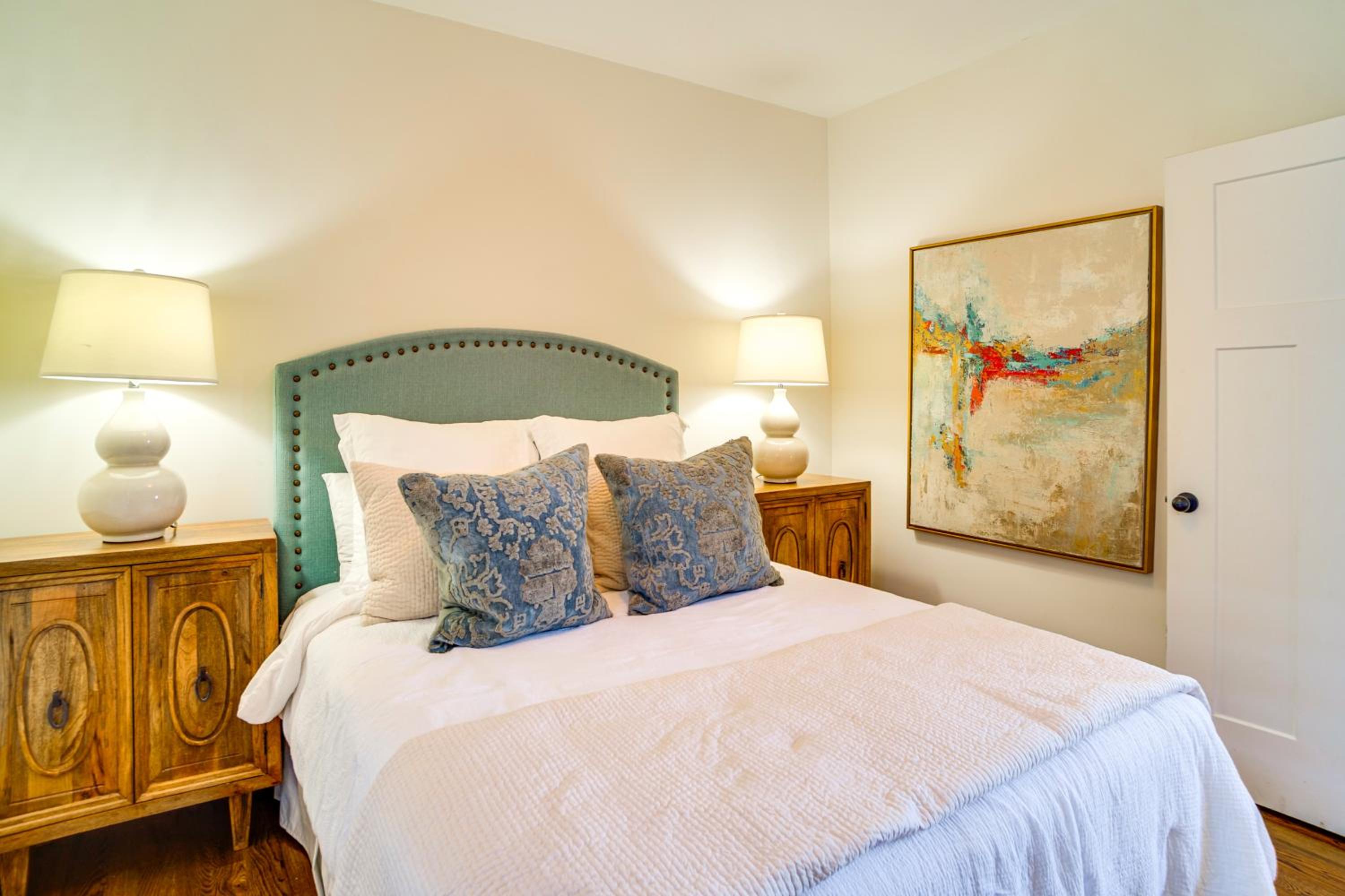 Walk to 12 South Getaway with Outdoor Dining!