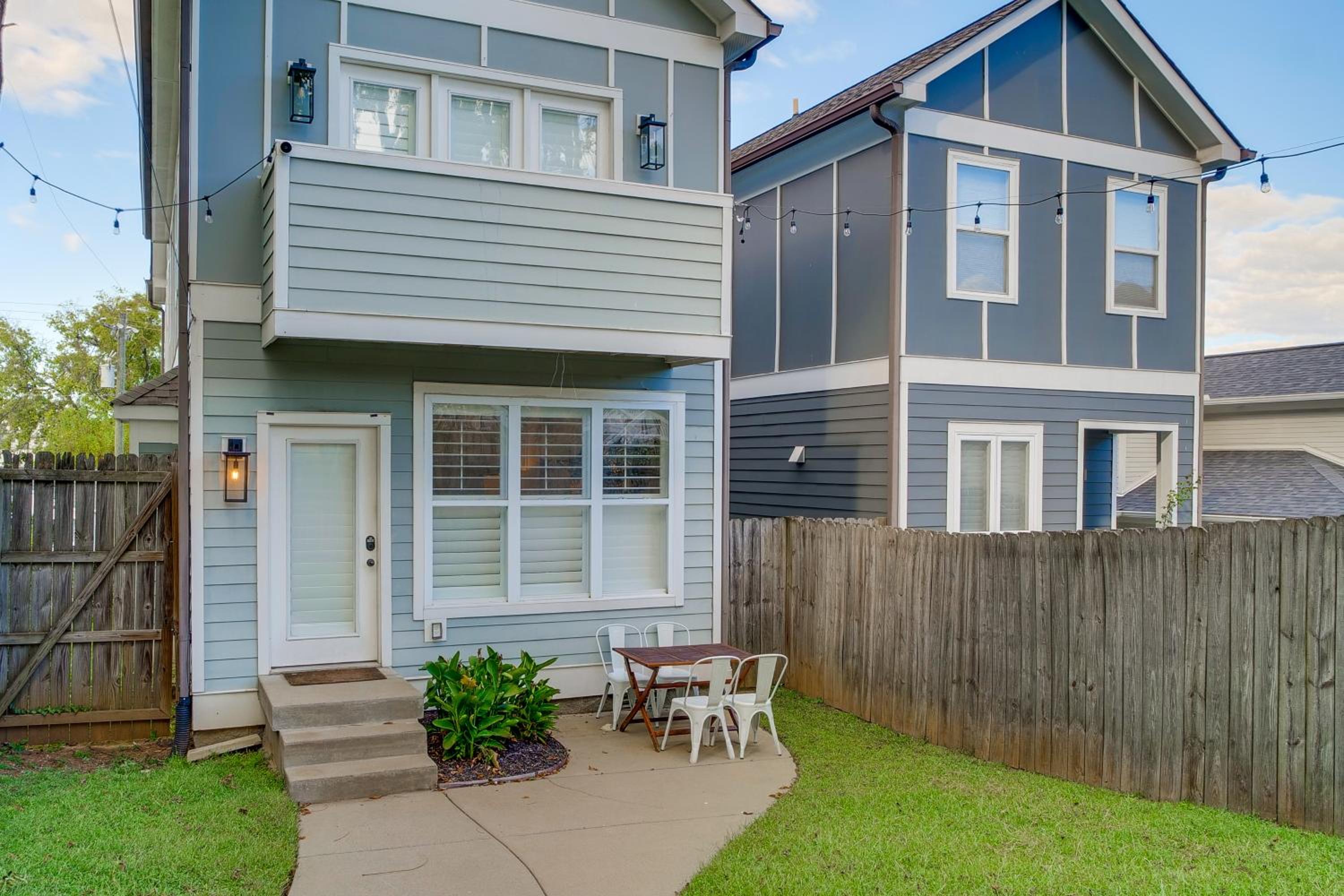Walk to 12 South Getaway with Outdoor Dining!