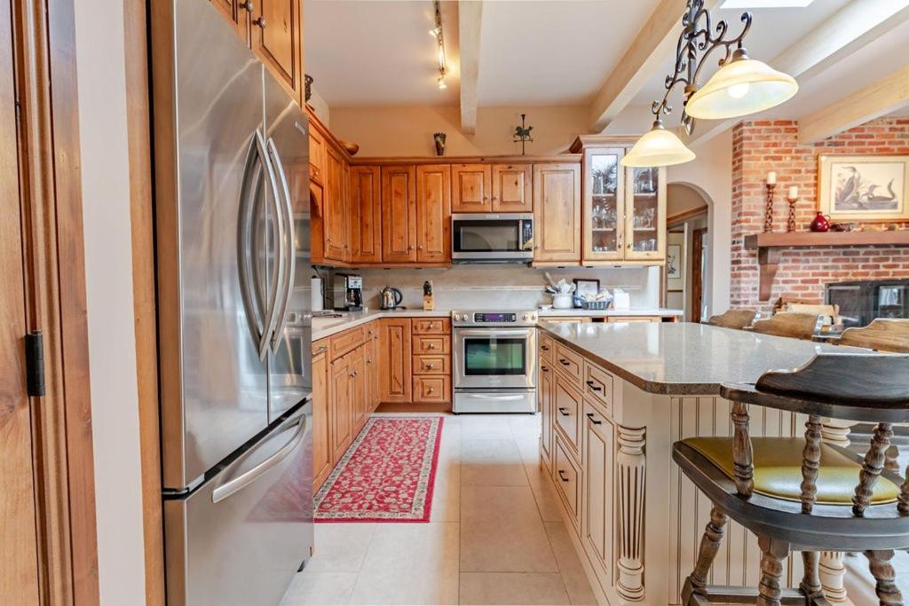 Aspen Downtown 2BR Ski Condo with Fireplace - CD 17 condo