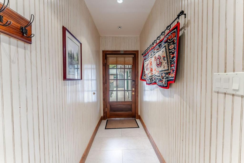 Aspen Downtown 2BR Ski Condo with Fireplace - CD 17 condo