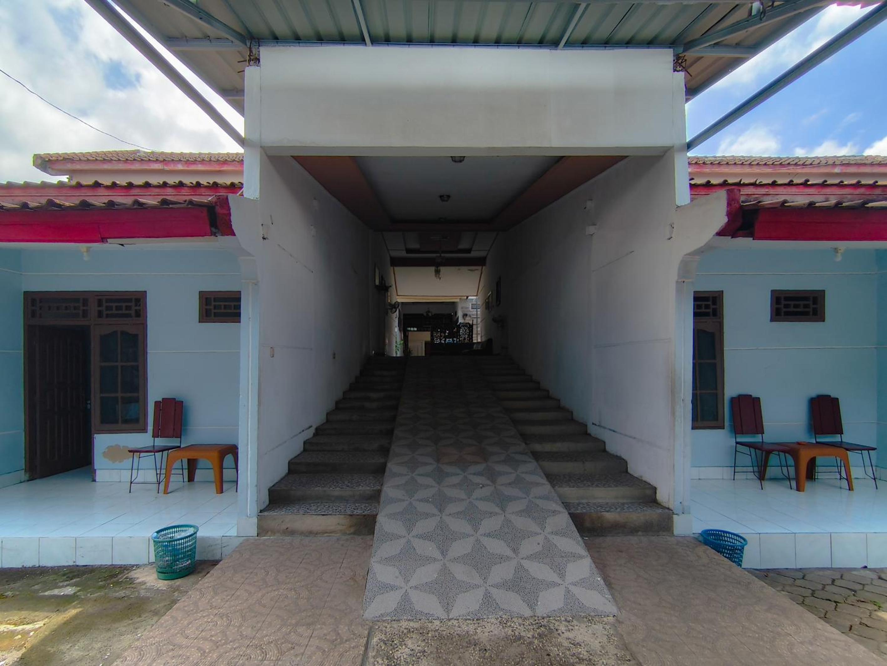 Loox Hotel Grand Aroya