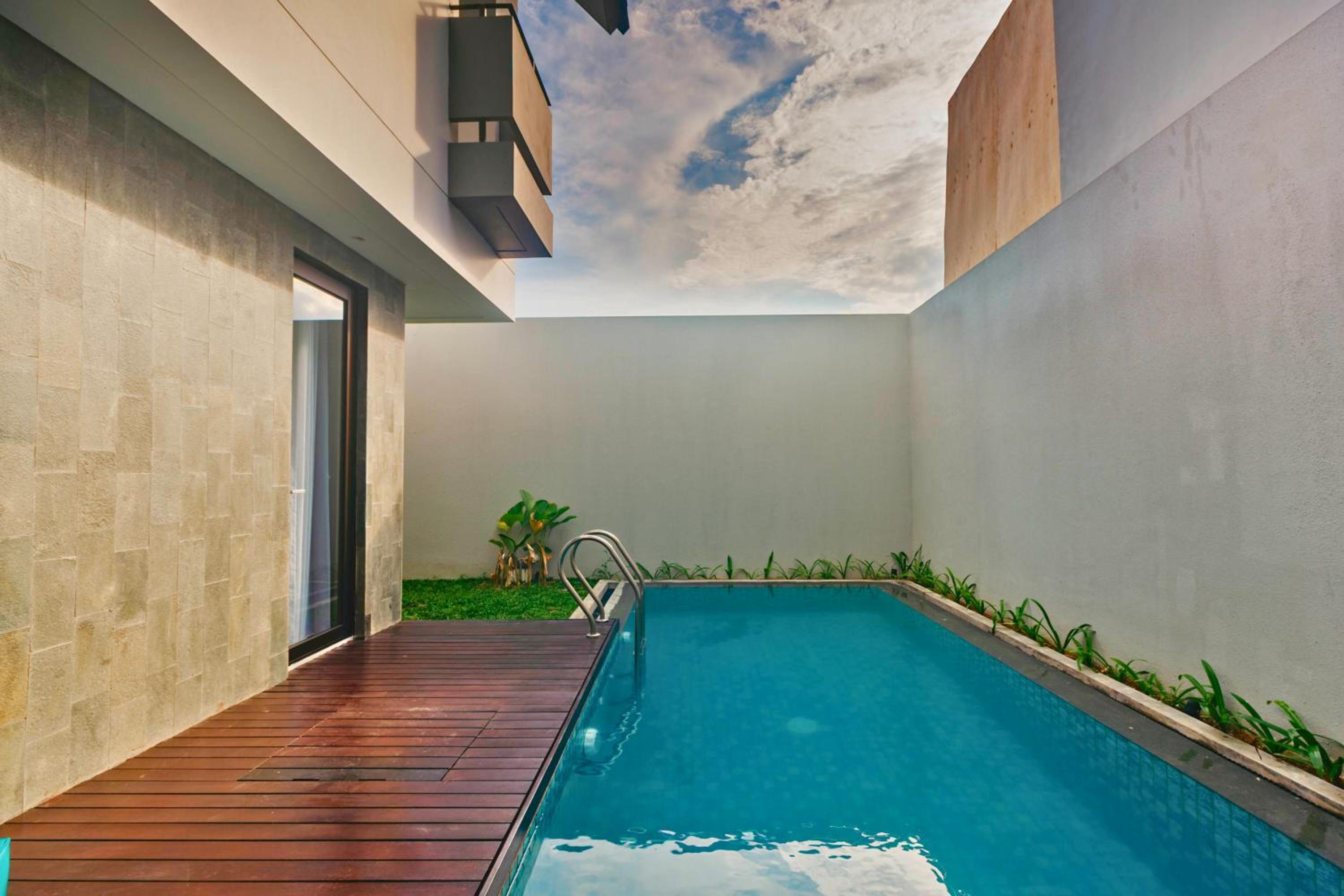 Resvara F27 - 3BR Private Pool Villa in Ciputra