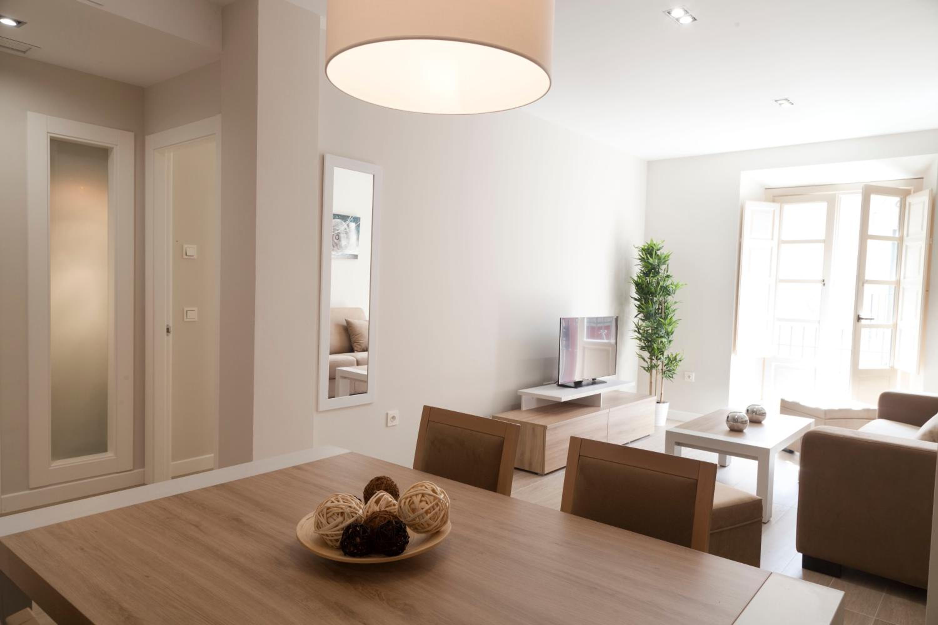 Apartamentos Pinar Málaga Centro - Carretería
