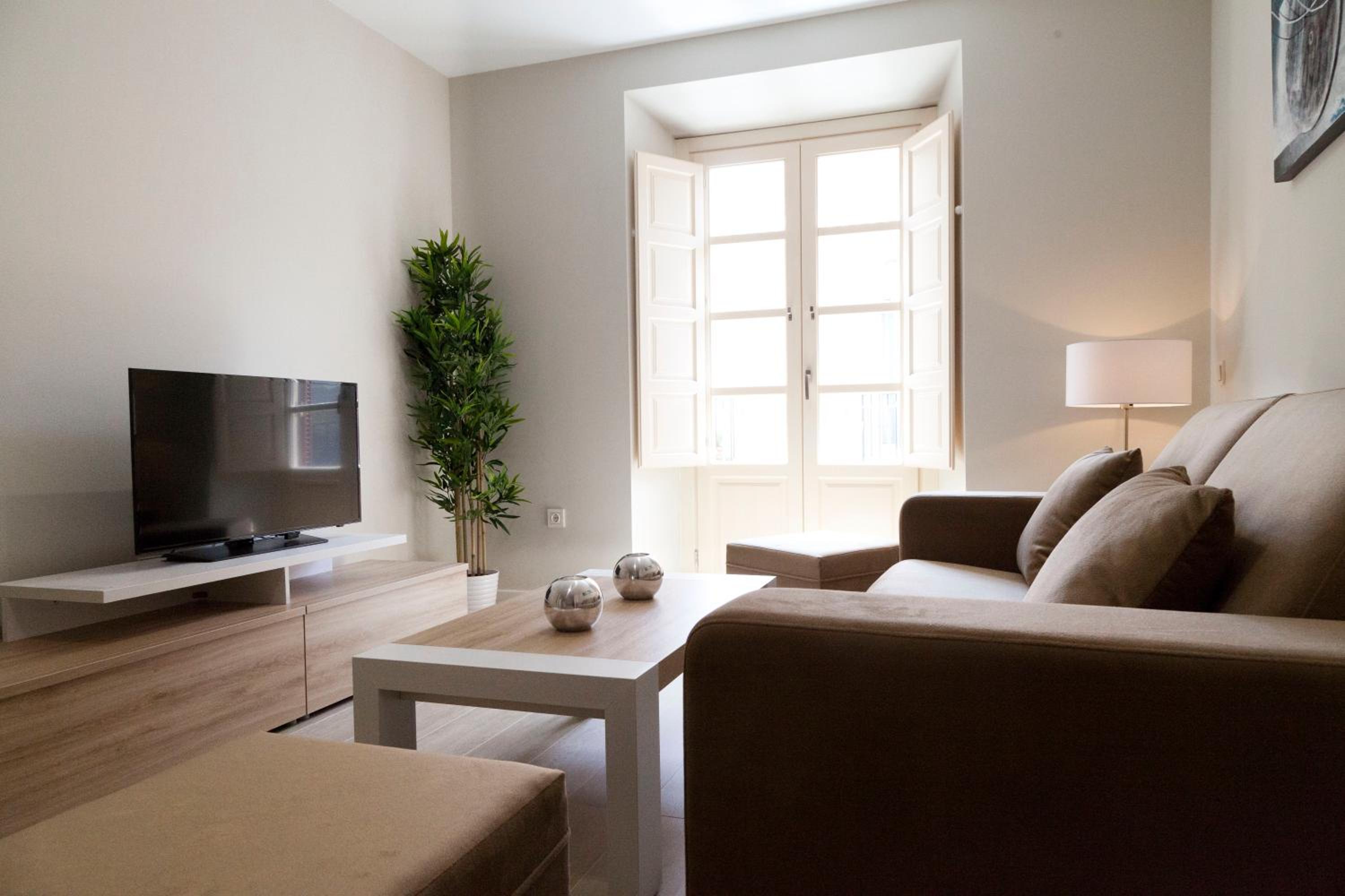 Apartamentos Pinar Málaga Centro - Carretería