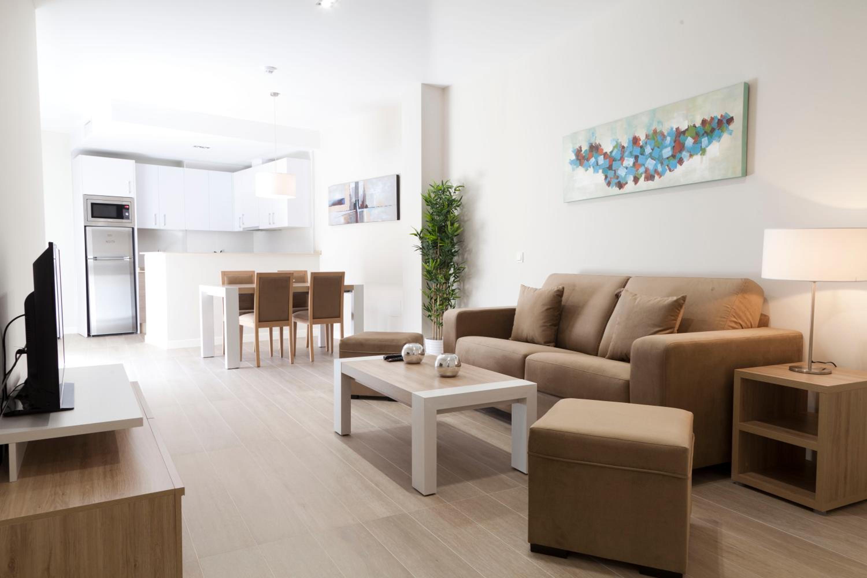 Apartamentos Pinar Málaga Centro - Carretería