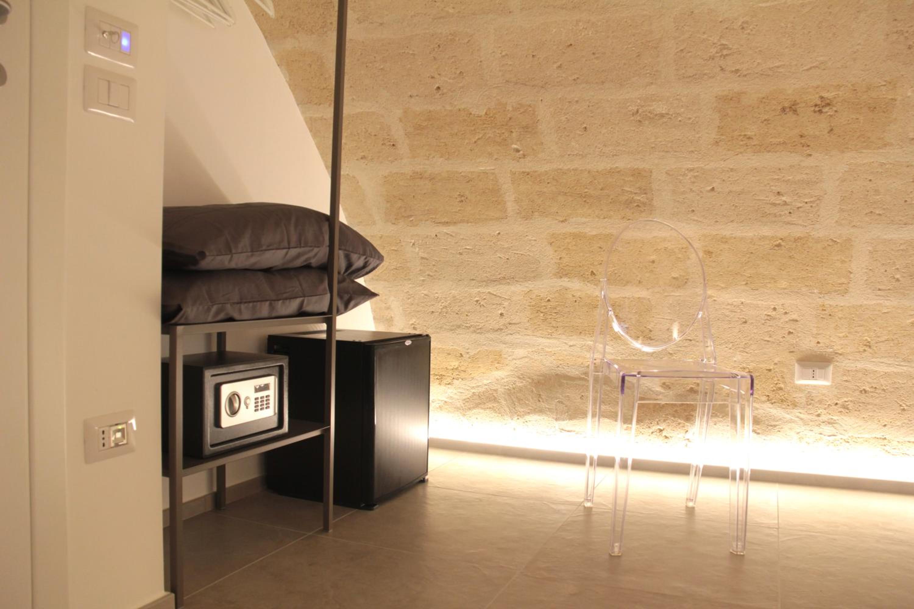 Lamia Room Rentals
