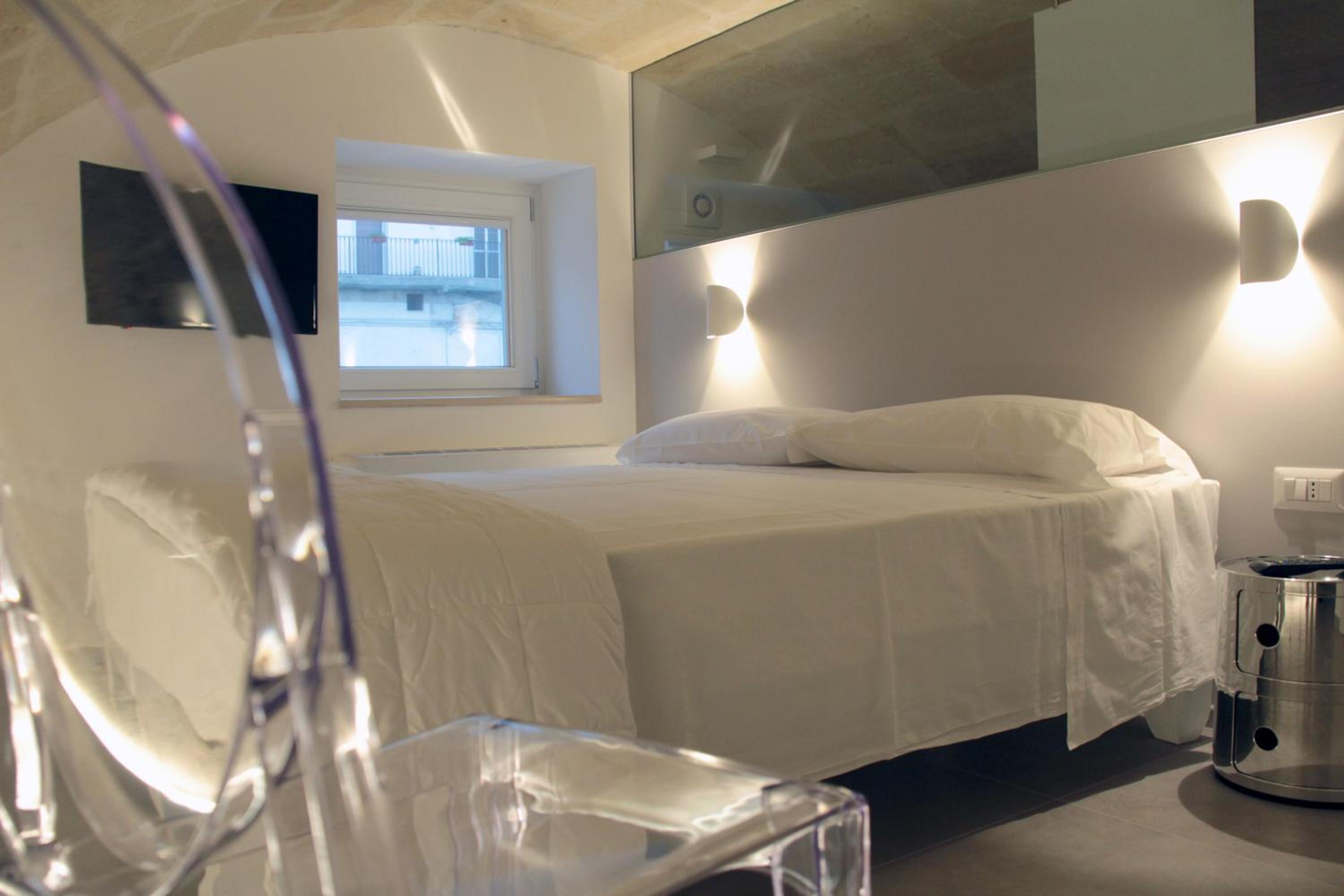 Lamia Room Rentals