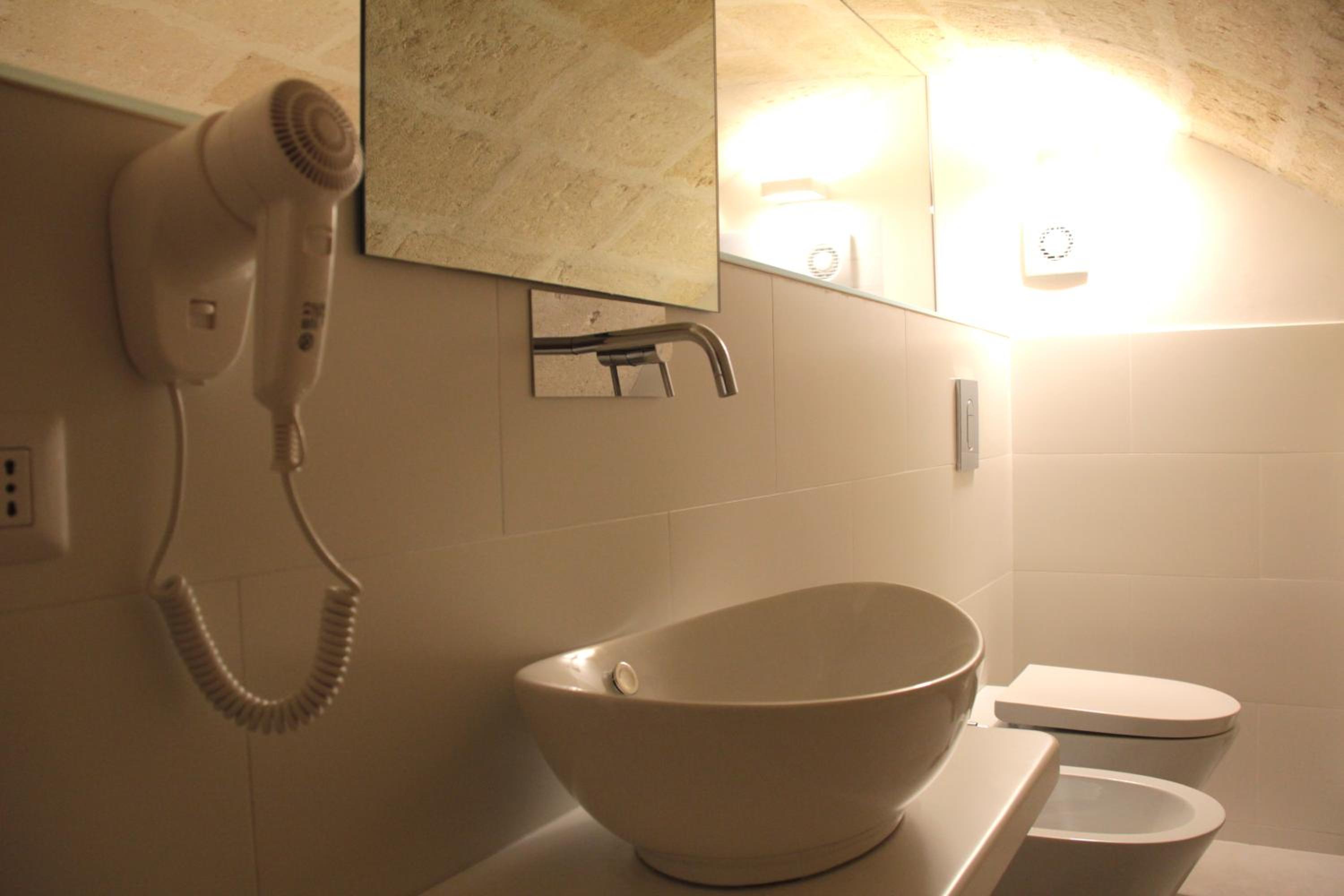Lamia Room Rentals