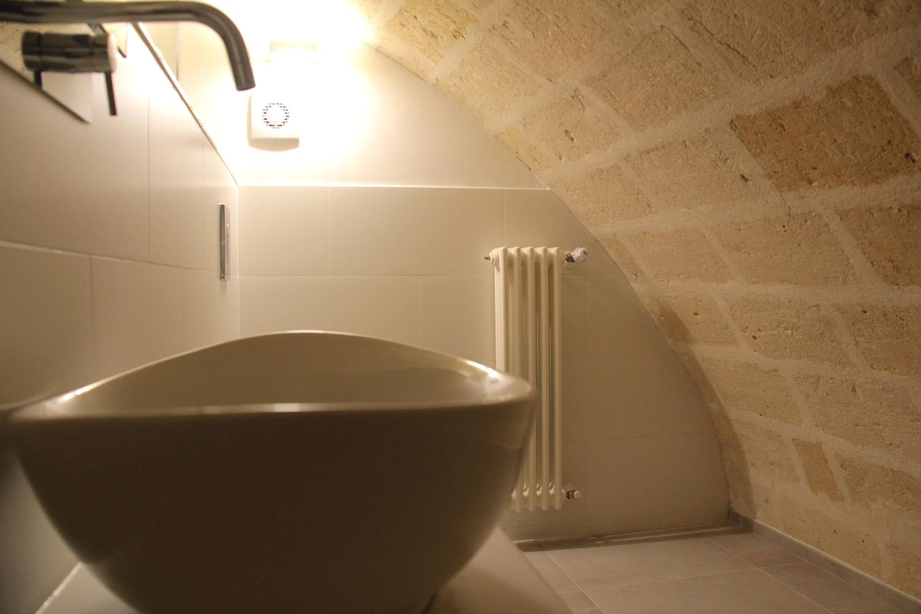 Lamia Room Rentals