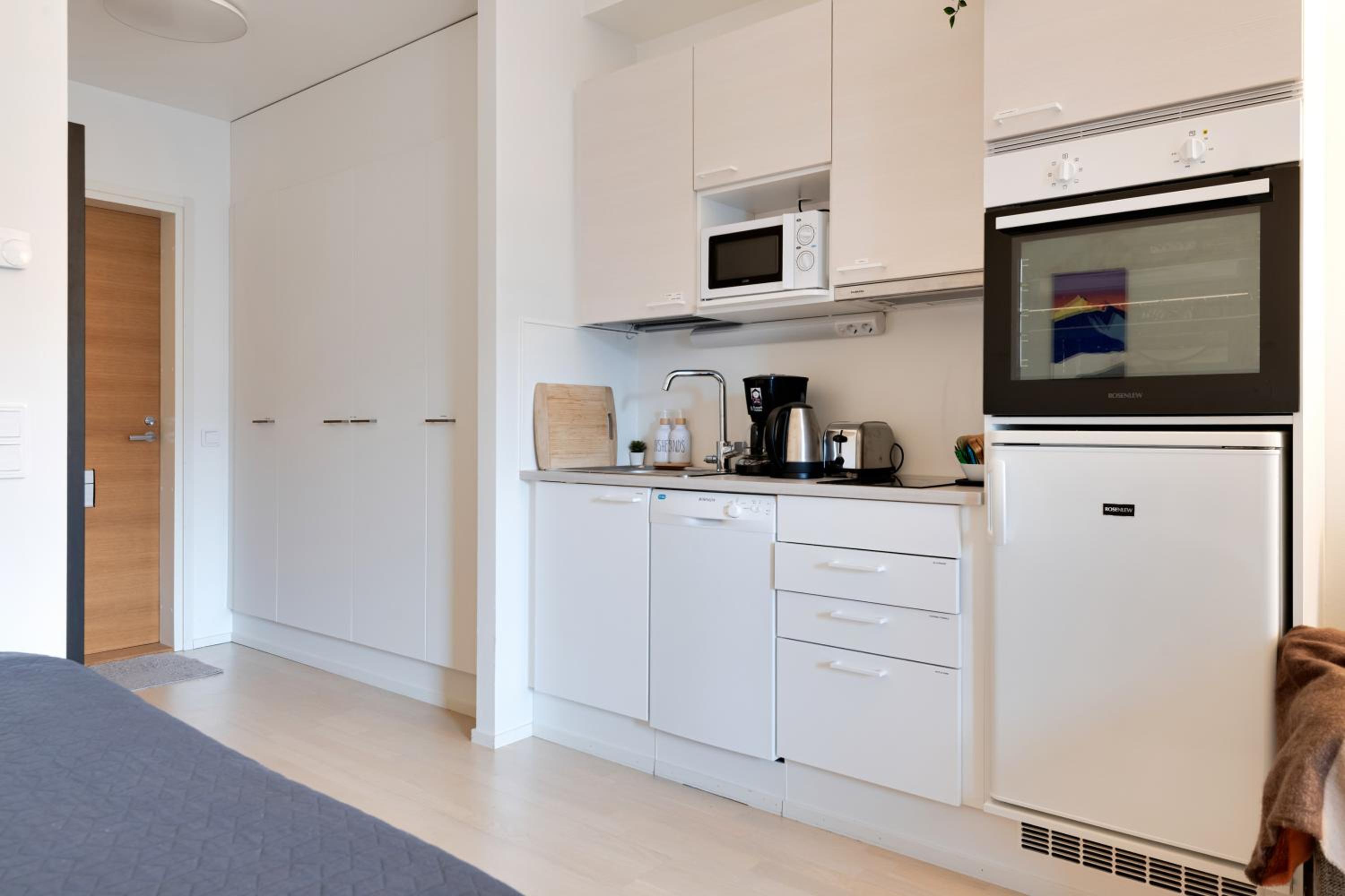 Kivis Modern Studio near Train Mall & Airport