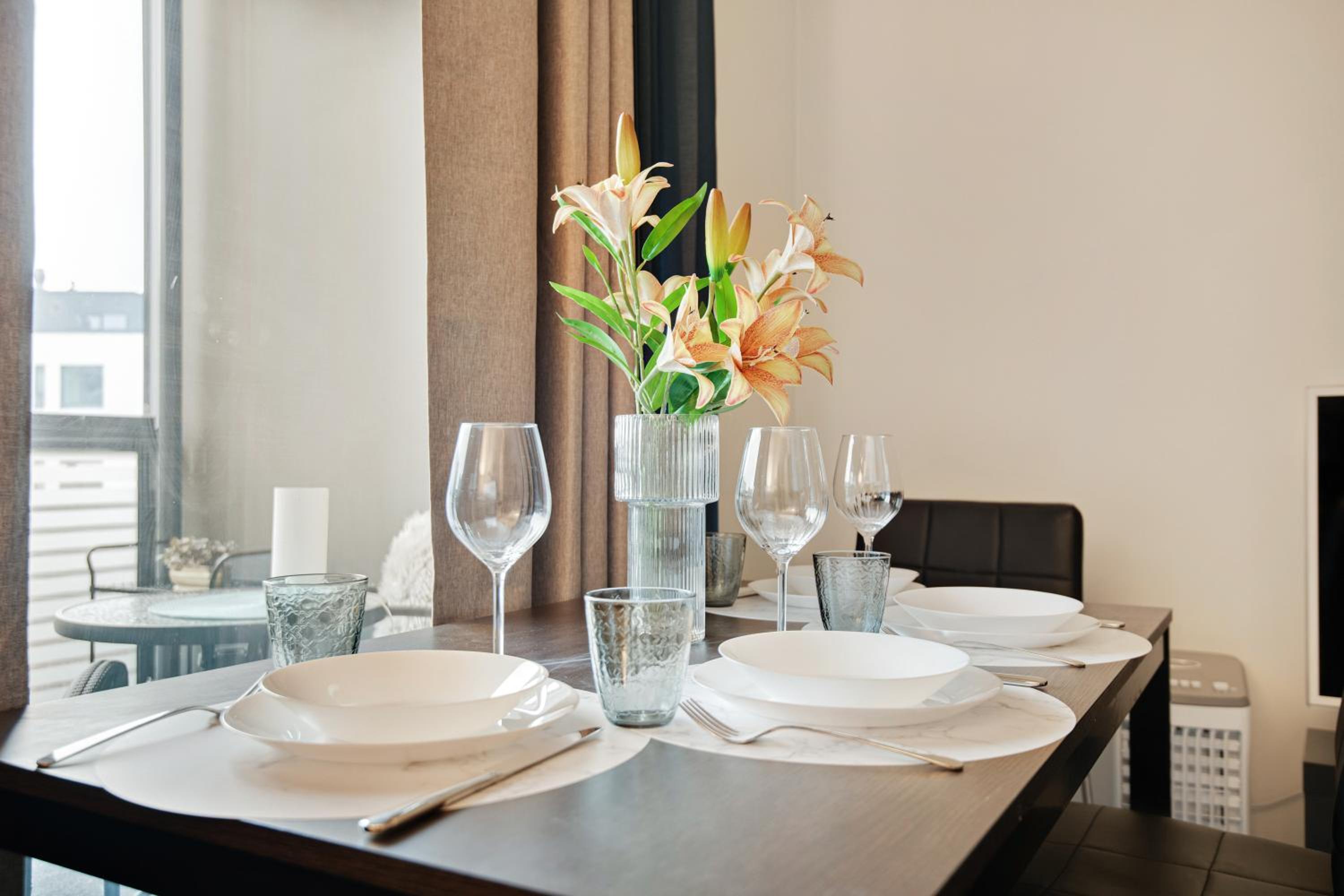 Kivis Modern Studio near Train Mall & Airport