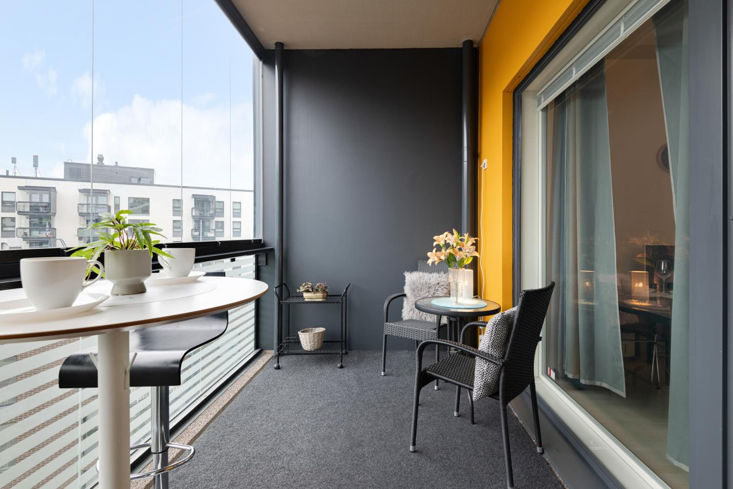 Kivis Modern Studio near Train Mall & Airport