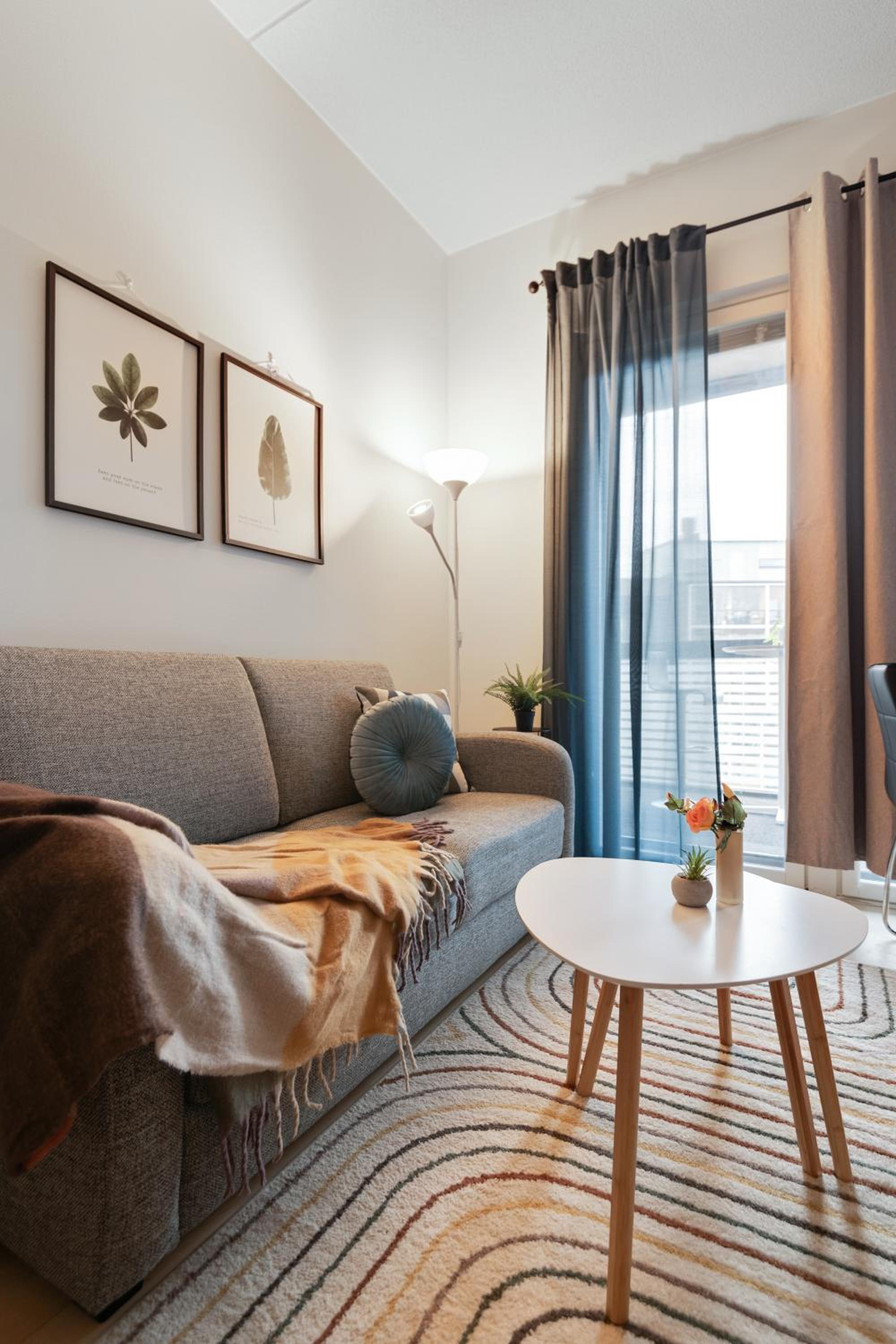 Kivis Modern Studio near Train Mall & Airport