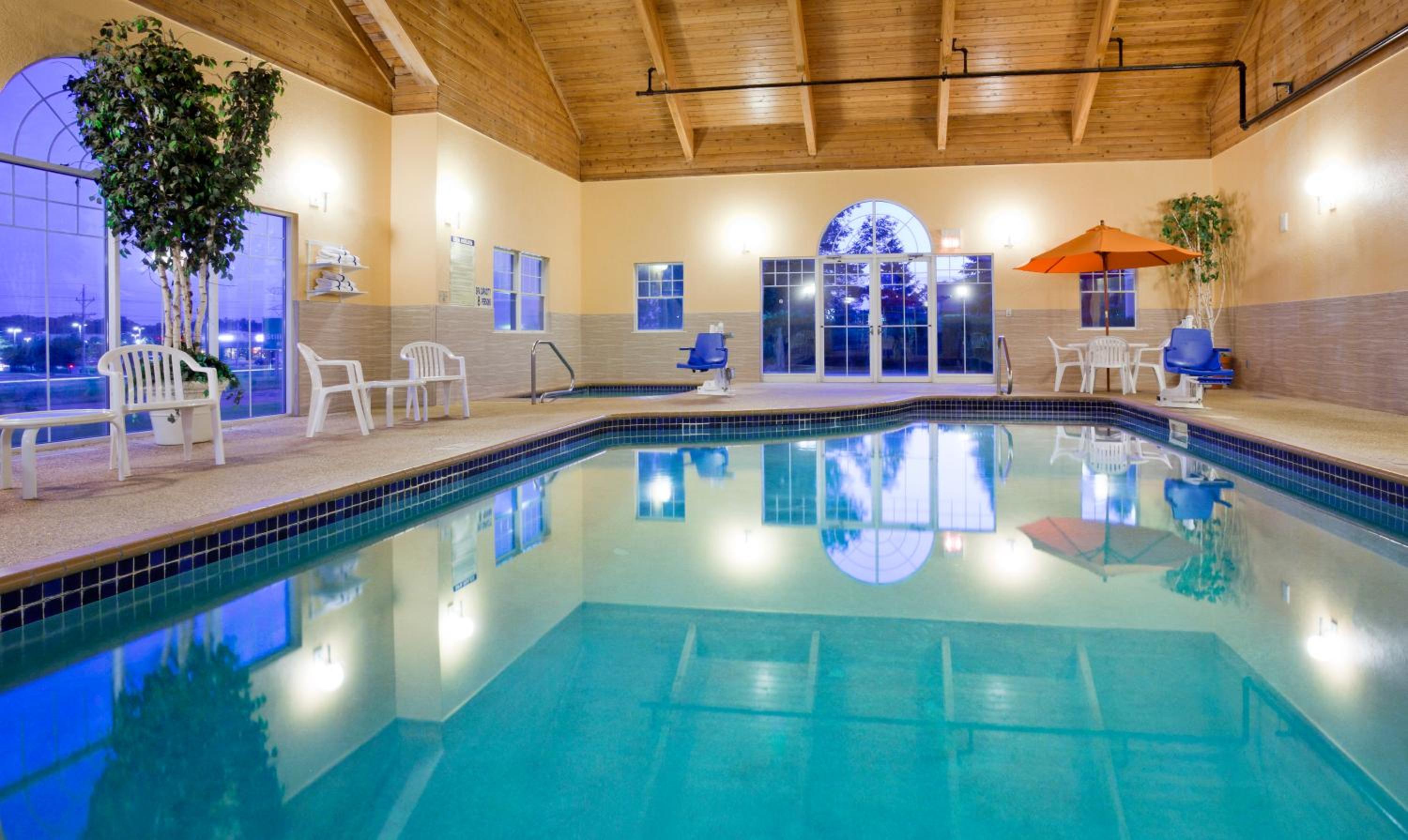 Stillwater Vacations - GrandStay Hotel  Suites - Stillwater - Property Image 6