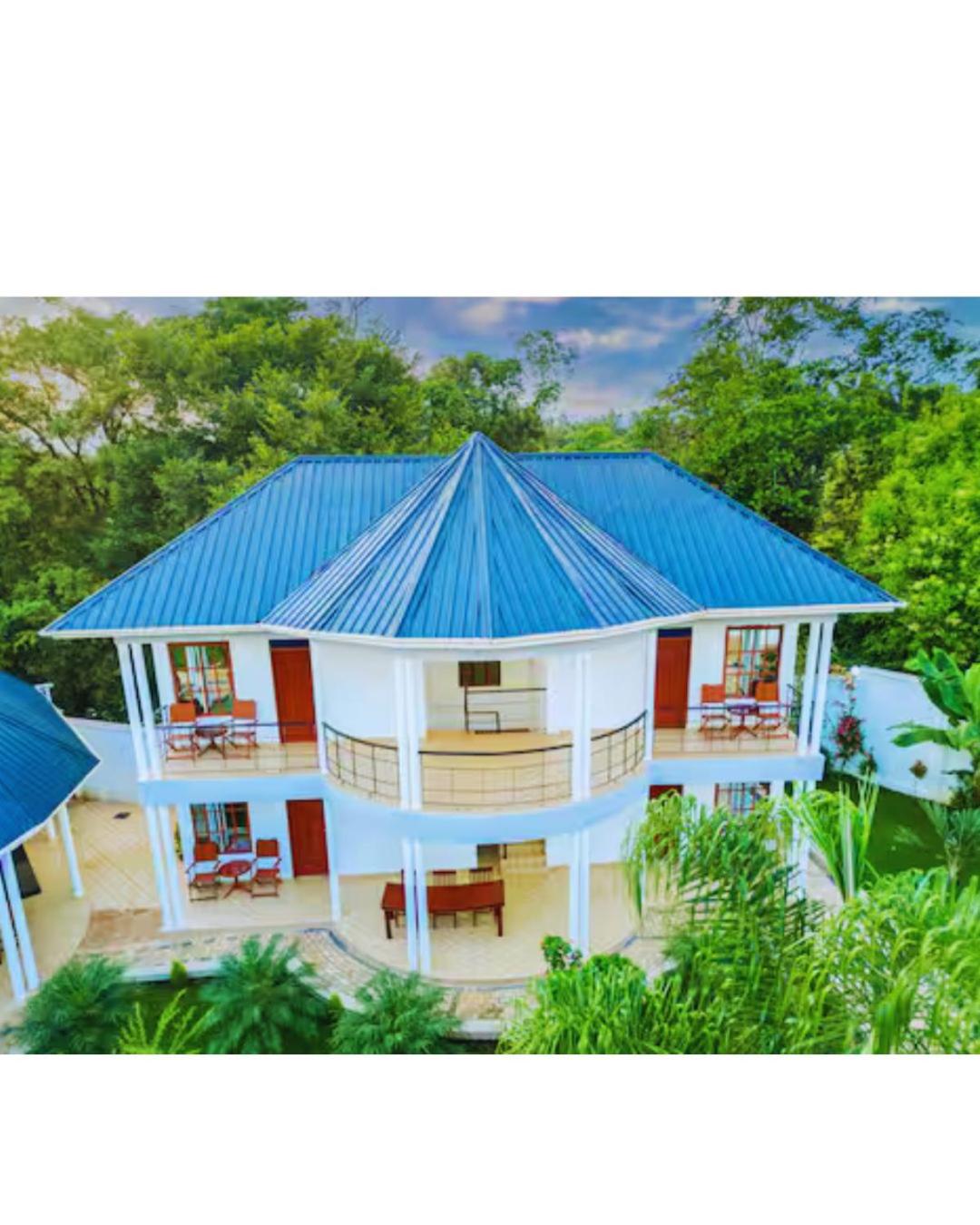 Hellens Riverside Villa Luxury Garden Room