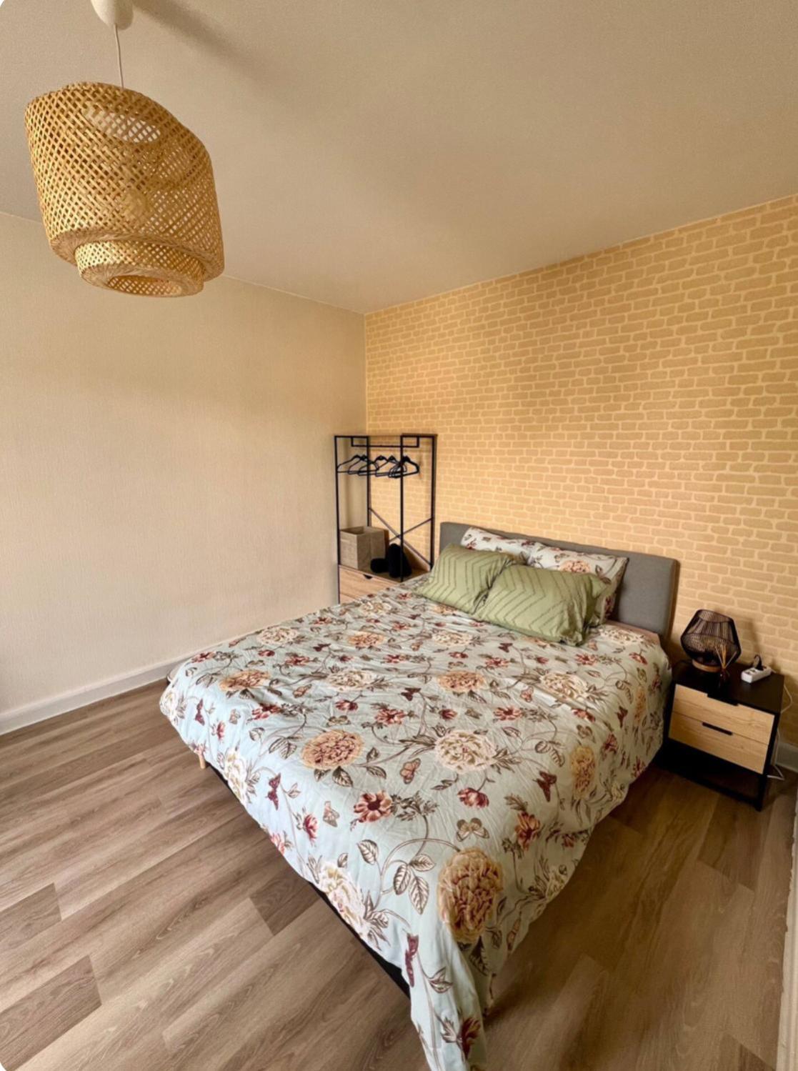 Duplex spacieux-2chambres-ideal vehicule electrique
