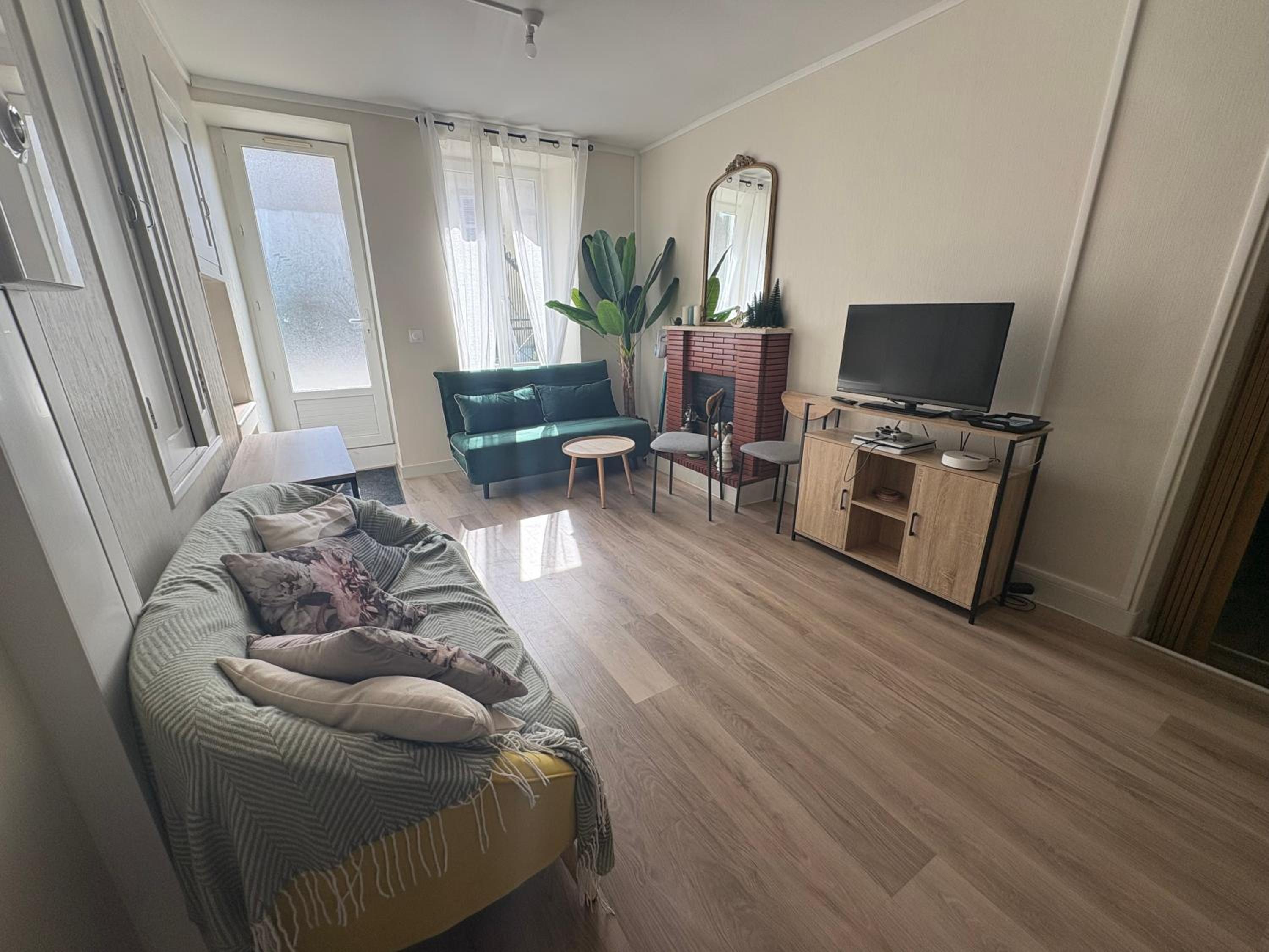 Duplex spacieux-2chambres-ideal vehicule electrique