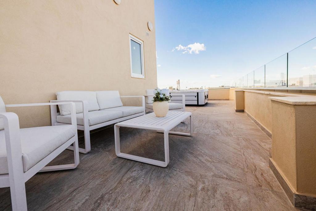 PH Jacuzzi &StunningTerrace Near Tarxien Temples