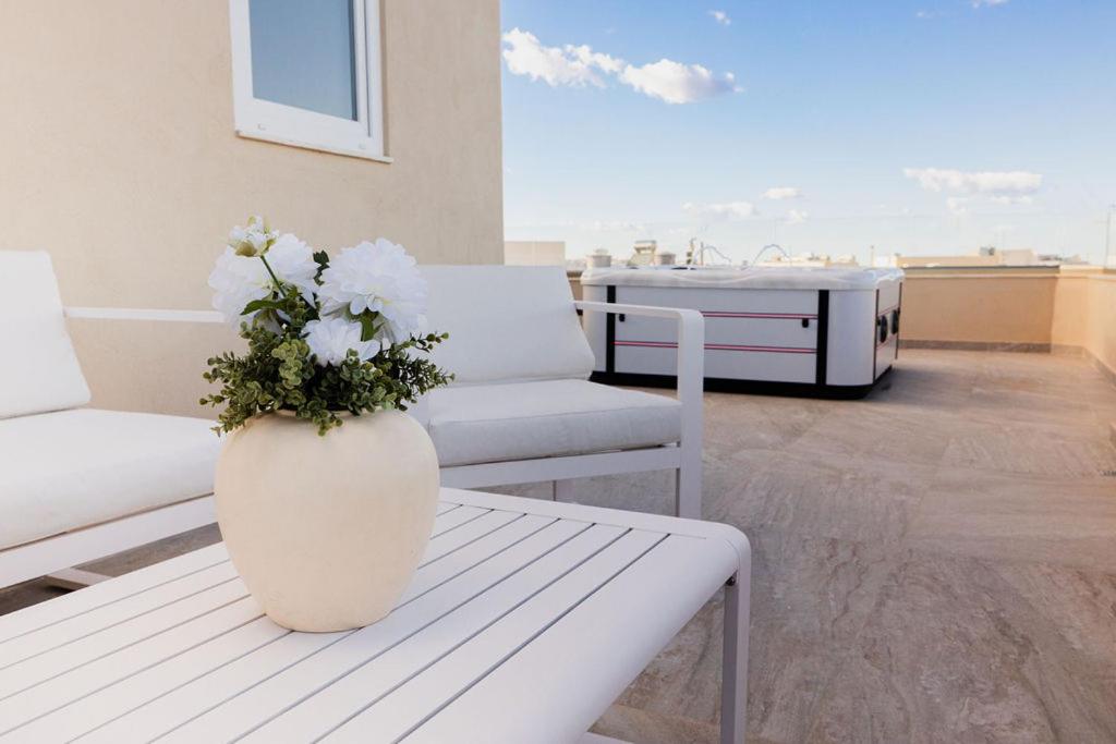 PH Jacuzzi &StunningTerrace Near Tarxien Temples