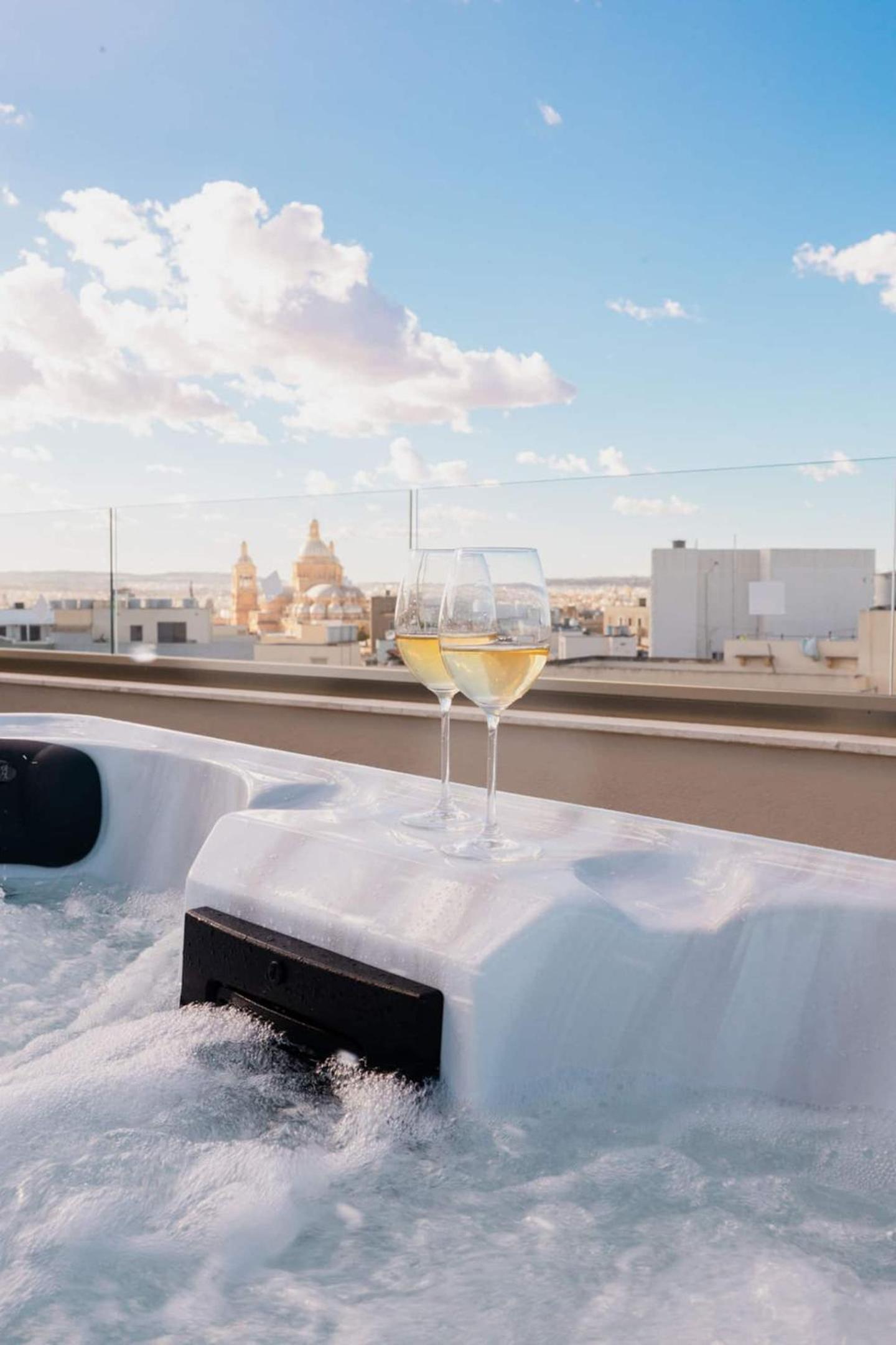 PH Jacuzzi &StunningTerrace Near Tarxien Temples
