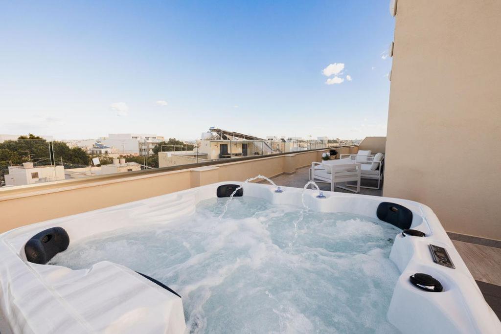 PH Jacuzzi &StunningTerrace Near Tarxien Temples