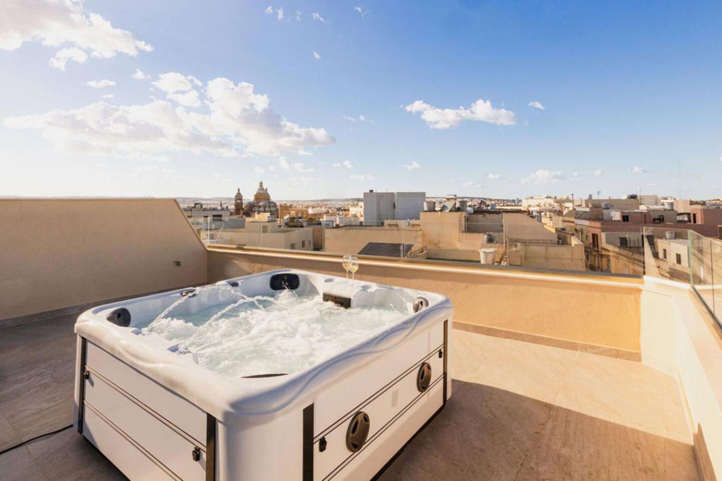 PH Jacuzzi &StunningTerrace Near Tarxien Temples