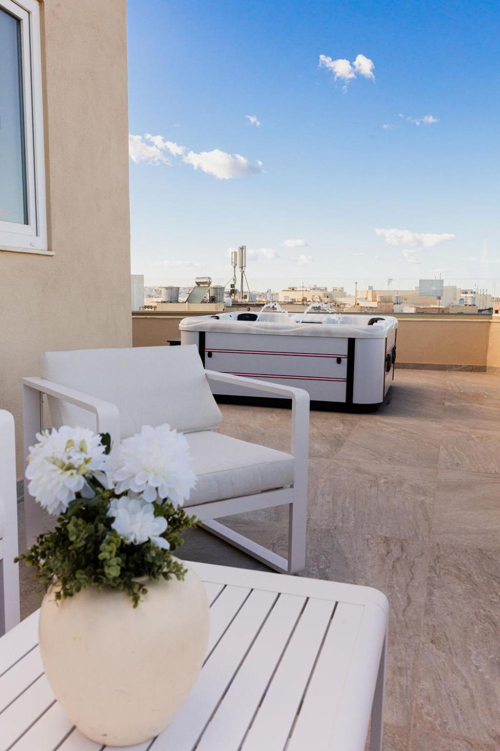 PH Jacuzzi &StunningTerrace Near Tarxien Temples