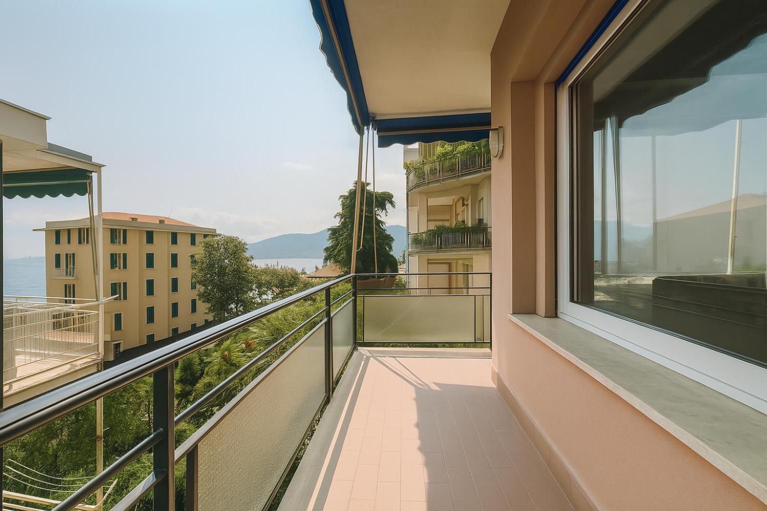 WELCOME RIVIERA-Primavera 1A- Vista mare- spazioso e comodo appartamento-2 bagni-wifi-aria condizionata in ogni stanza-garage a pagamento 15 euro al giorno