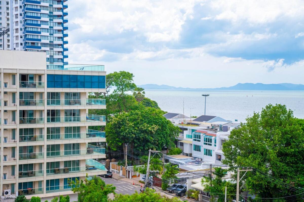 芭提雅瞰海无边泳景泳池健身房公寓 直达海滩椰子树旁