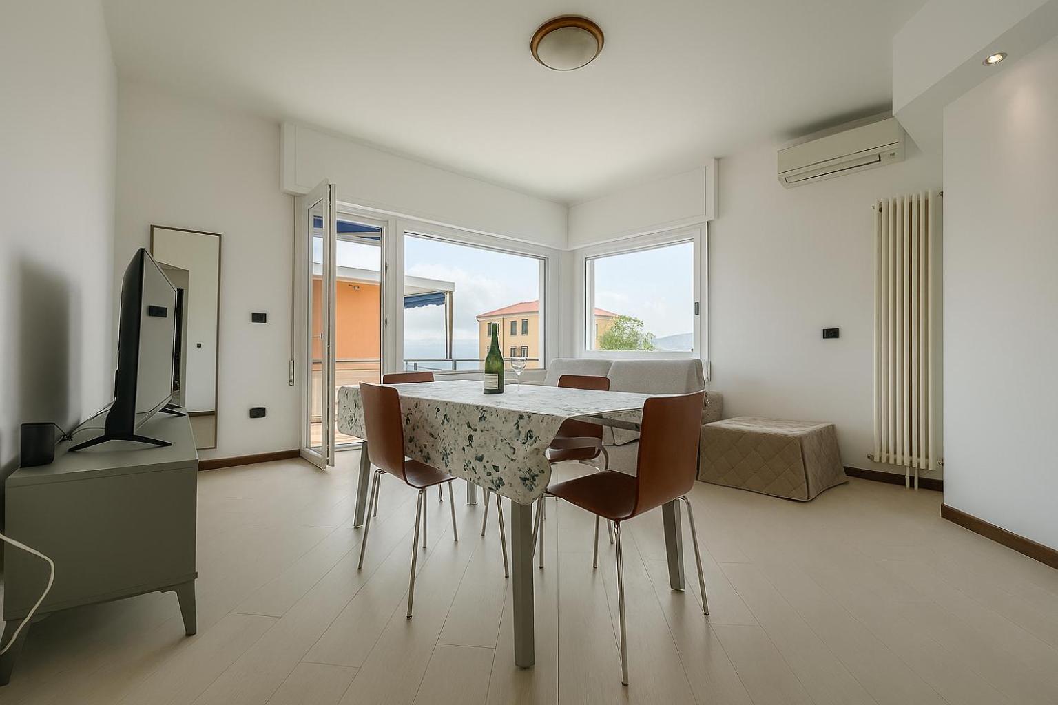 WELCOME RIVIERA-Primavera 1A- Vista mare- spazioso e comodo appartamento-2 bagni-wifi-aria condizionata in ogni stanza-garage a pagamento 15 euro al giorno