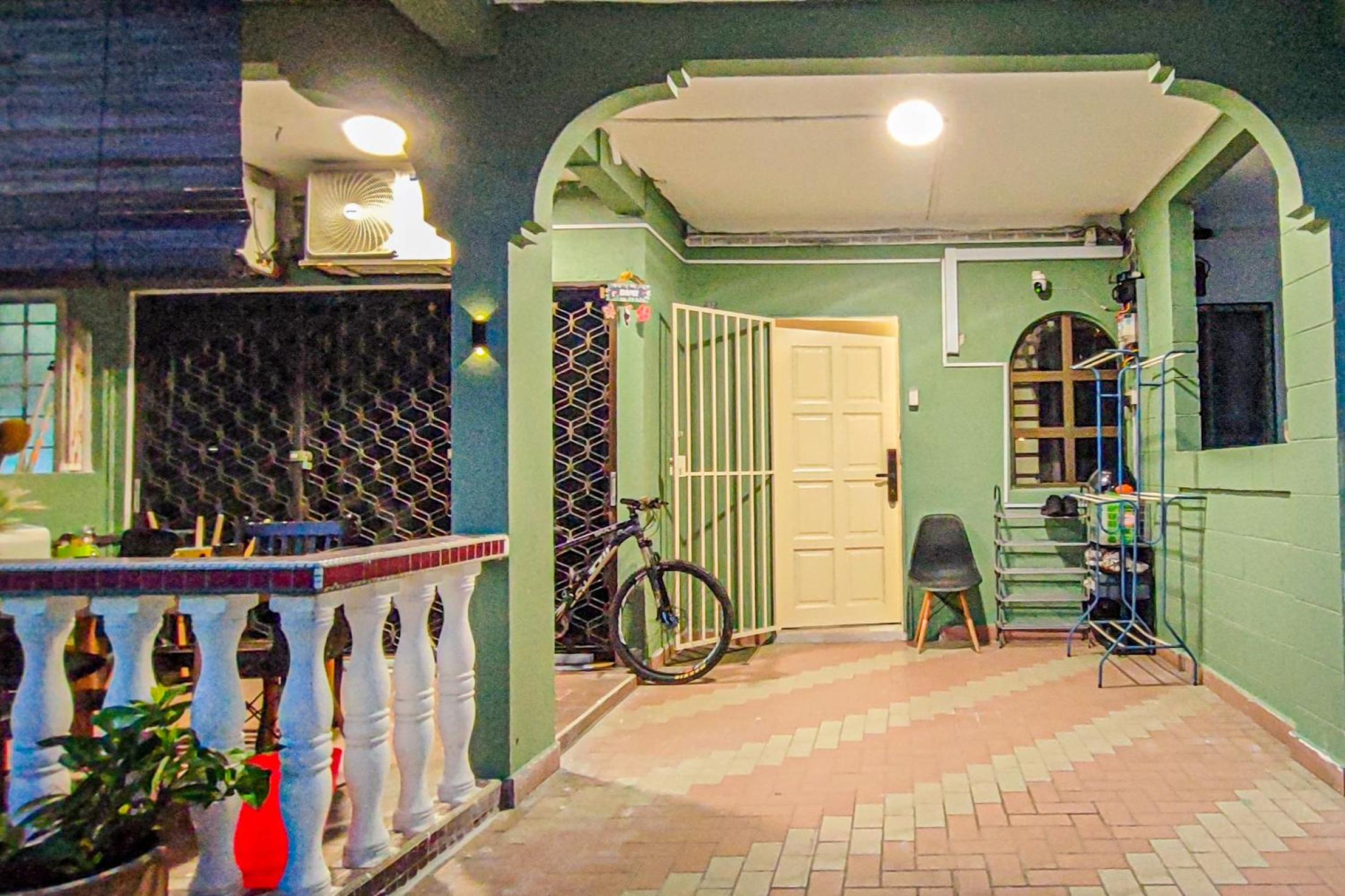 Lovely Six-Bedrooms Home at Bandar Sunway by HCK