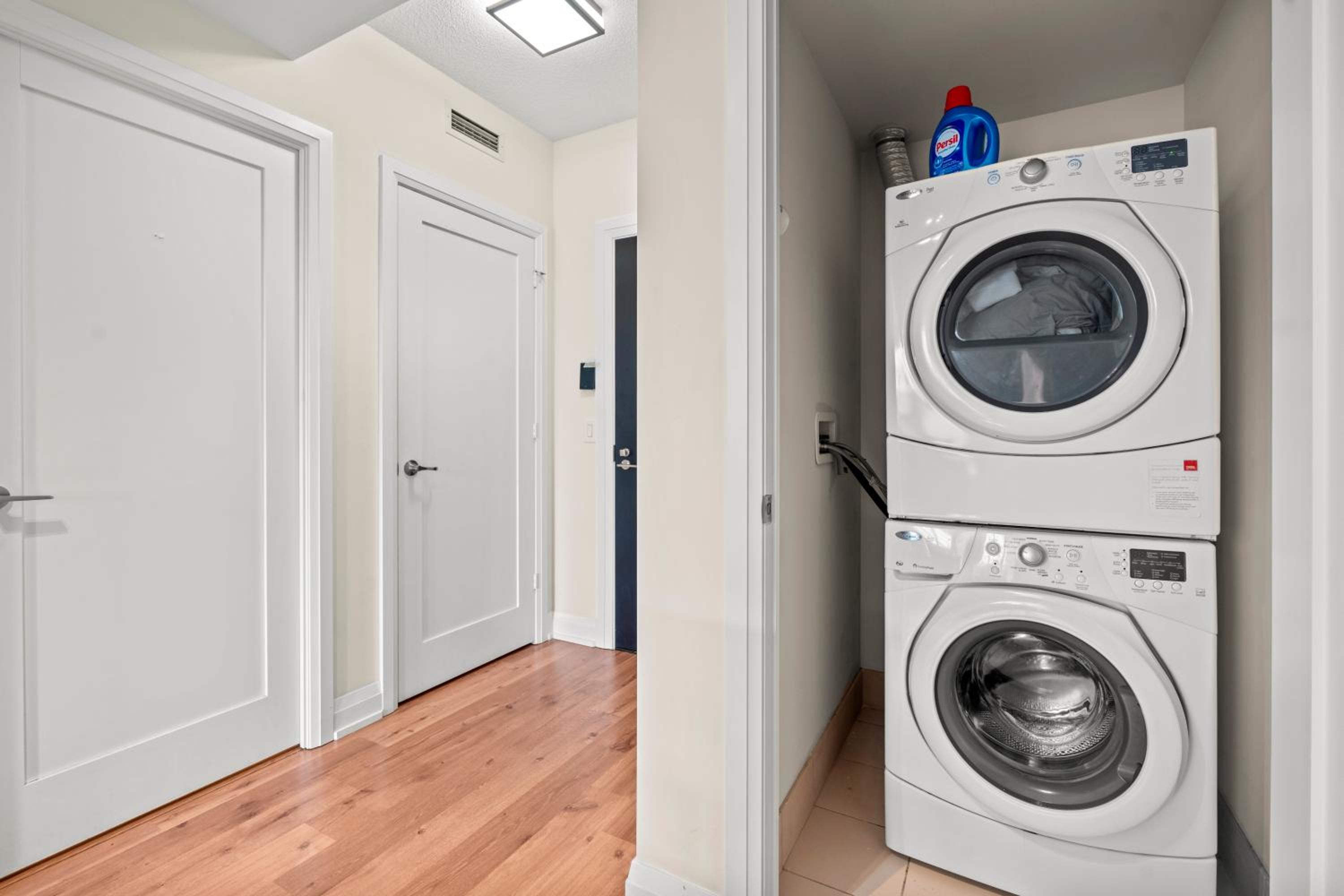 Amazing 1Bedroom 1BR Sheppard Metro Free parking