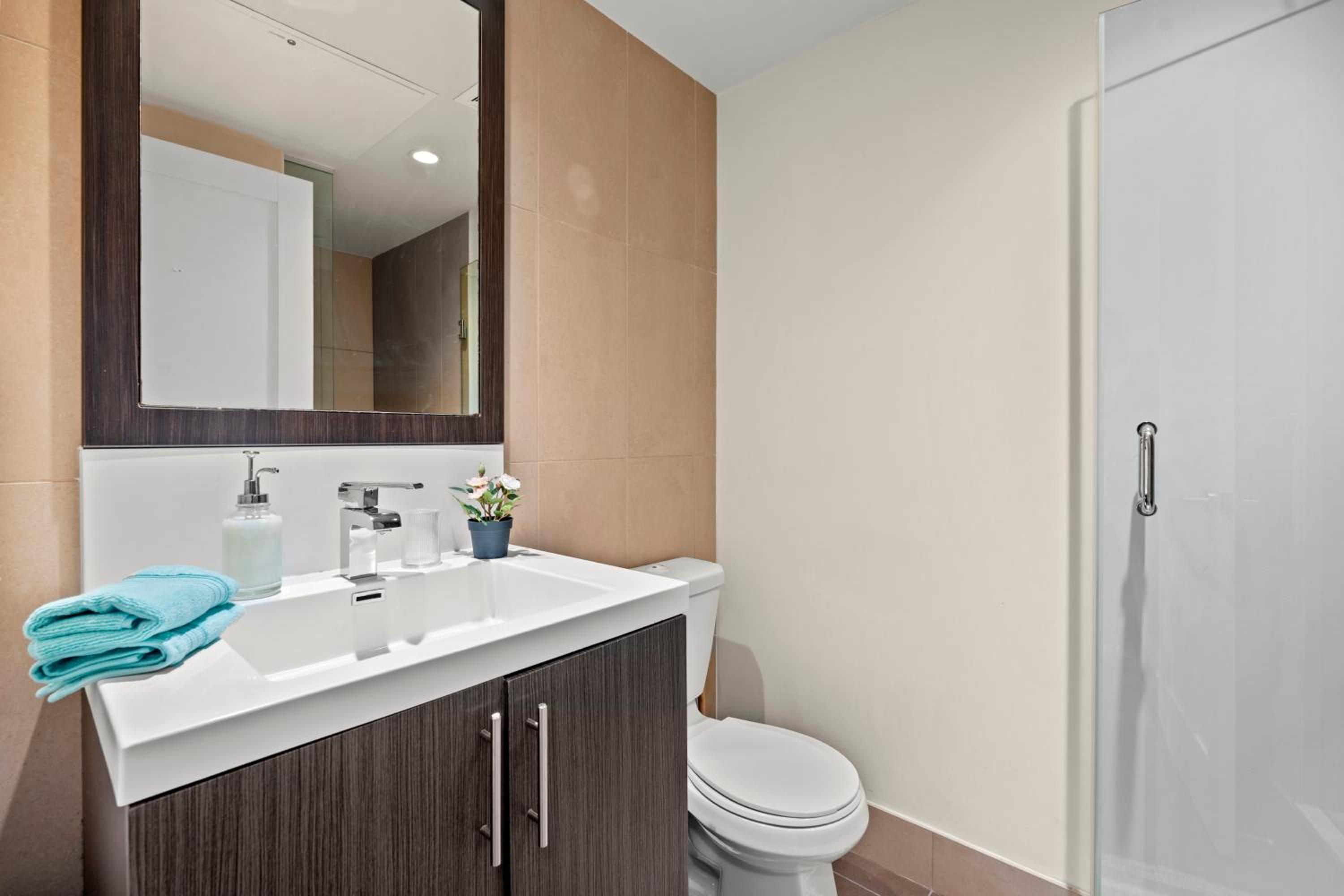 Amazing 1Bedroom 1BR Sheppard Metro Free parking
