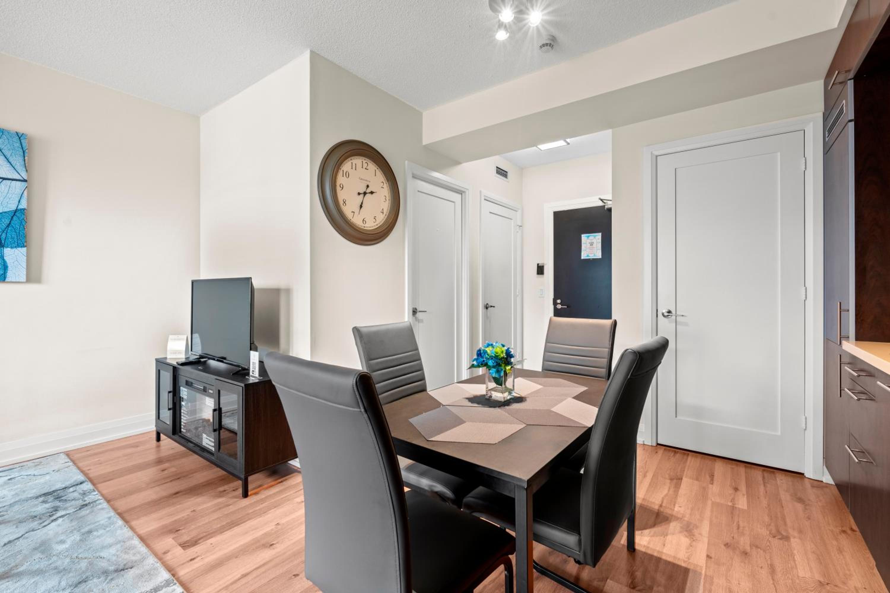 Amazing 1Bedroom 1BR Sheppard Metro Free parking