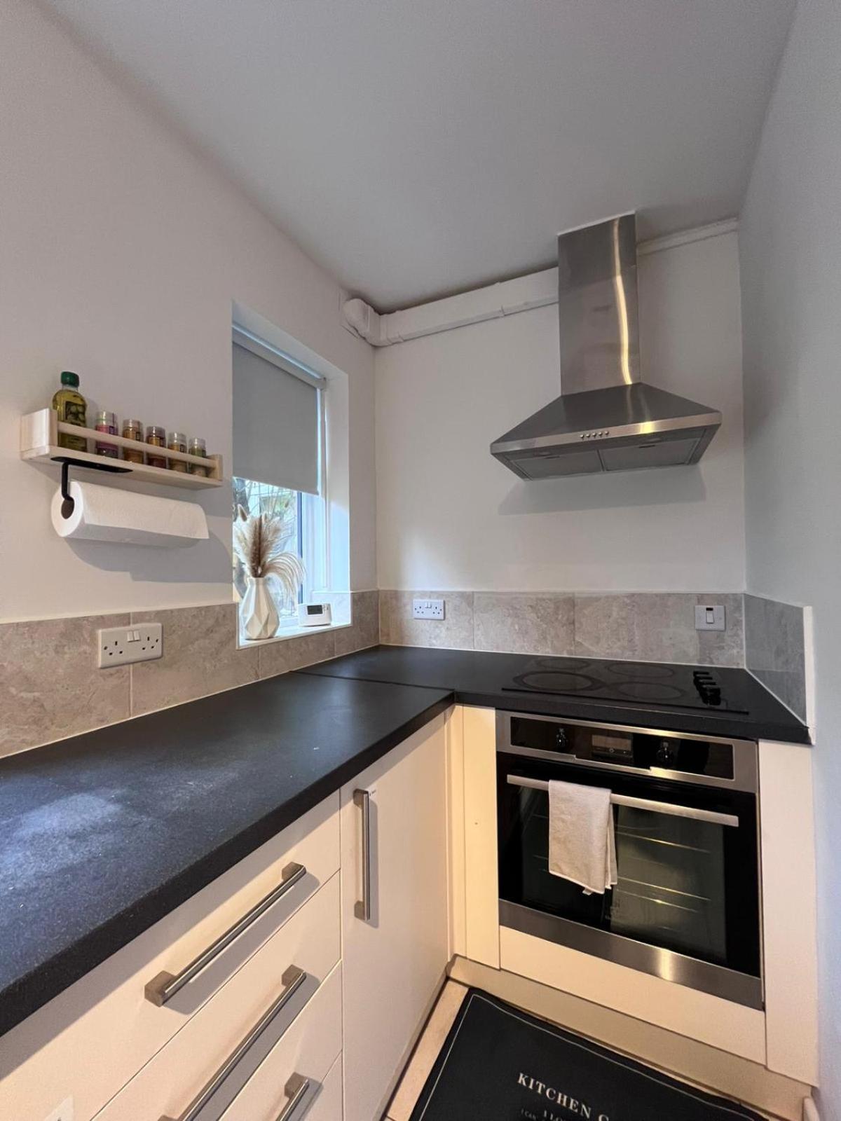 2-Bed Family House Nr Nottingham City Hospital, Arnold, Mansfield with Free WiFi