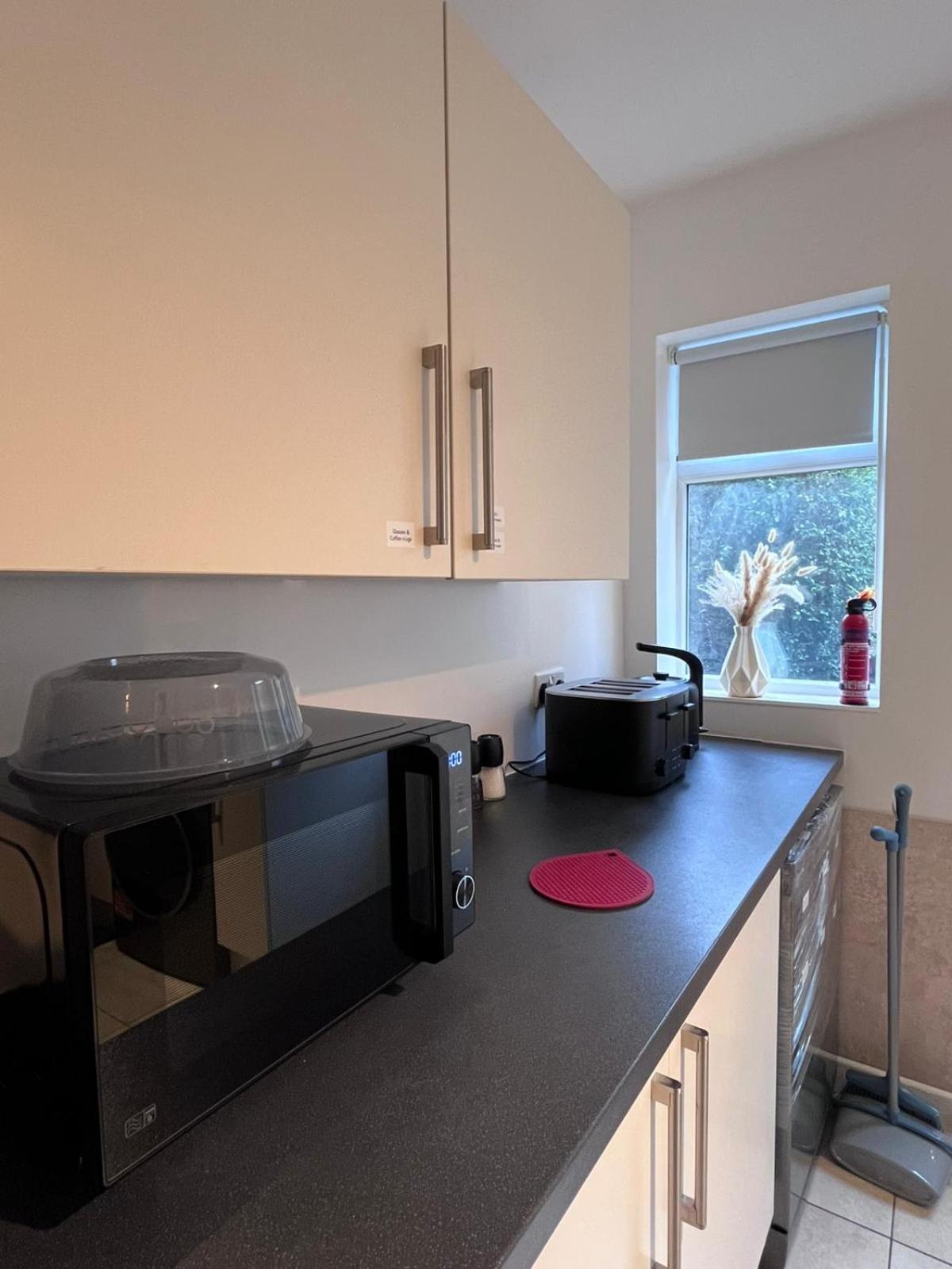 2-Bed Family House Nr Nottingham City Hospital, Arnold, Mansfield with Free WiFi