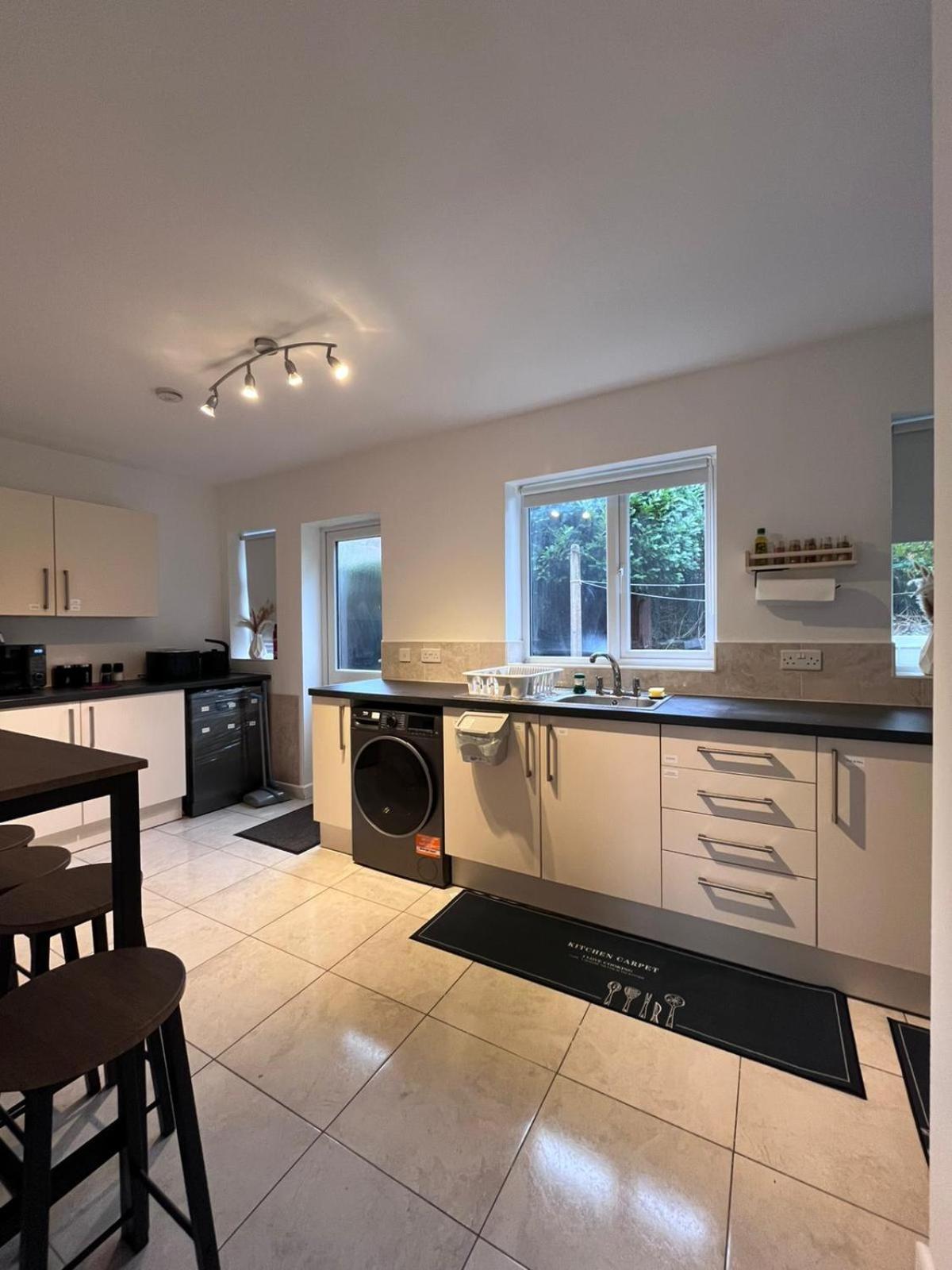 2-Bed Family House Nr Nottingham City Hospital, Arnold, Mansfield with Free WiFi