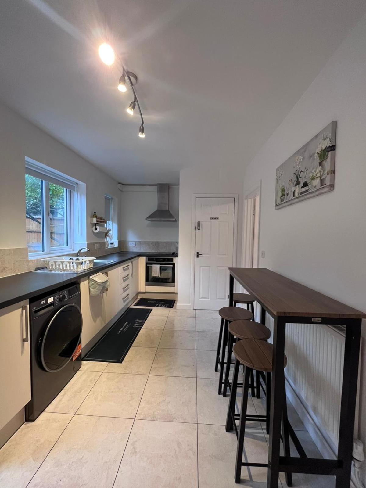 2-Bed Family House Nr Nottingham City Hospital, Arnold, Mansfield with Free WiFi