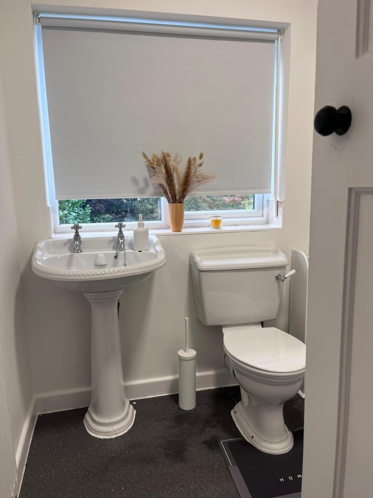 2-Bed Family House Nr Nottingham City Hospital, Arnold, Mansfield with Free WiFi